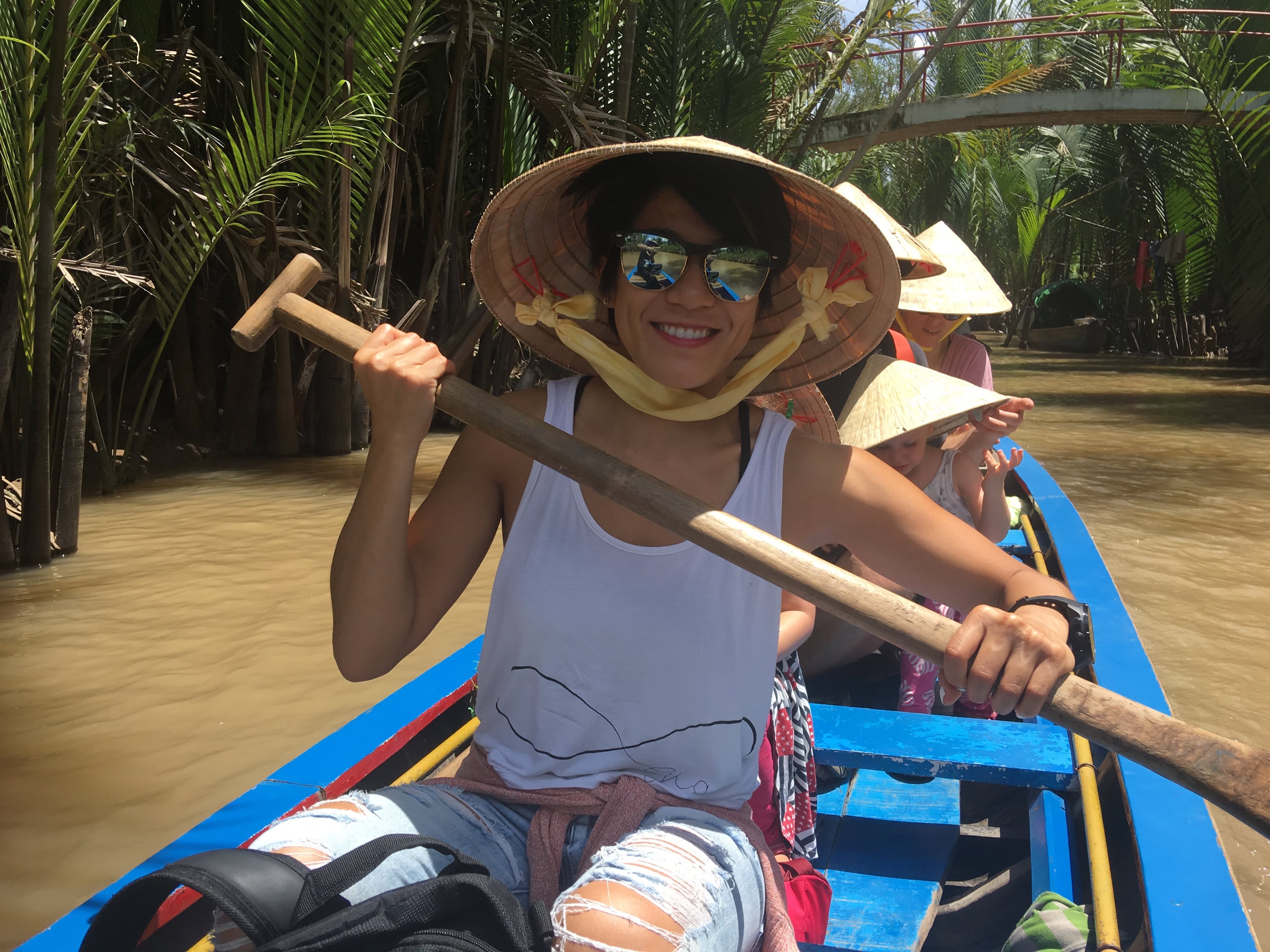 phu nu My goc Viet bo viec luong cao de day yoga anh 2