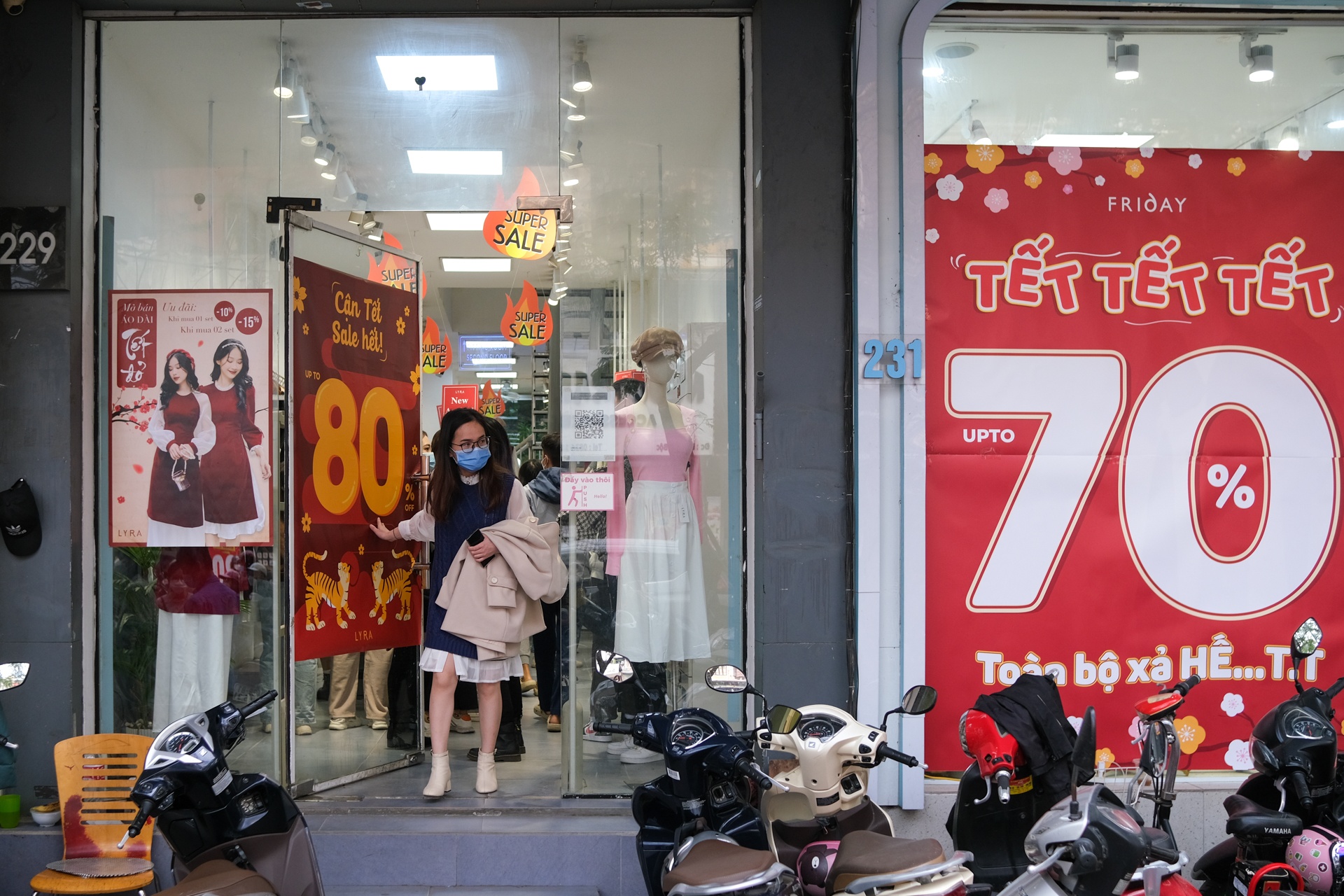 pho mua sam o Ha Noi hoi sinh dip cuoi nam anh 3