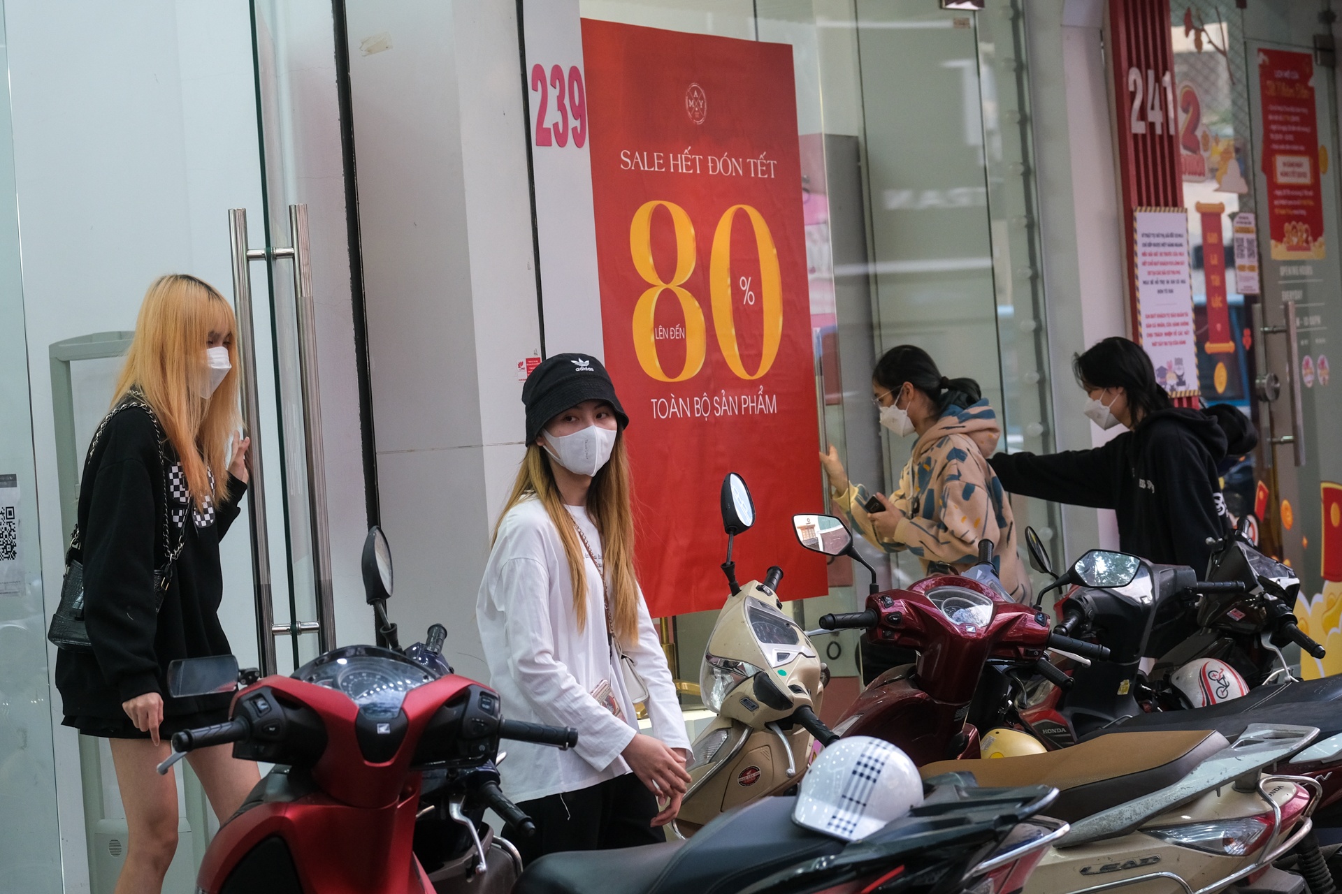 pho mua sam o Ha Noi hoi sinh dip cuoi nam anh 8