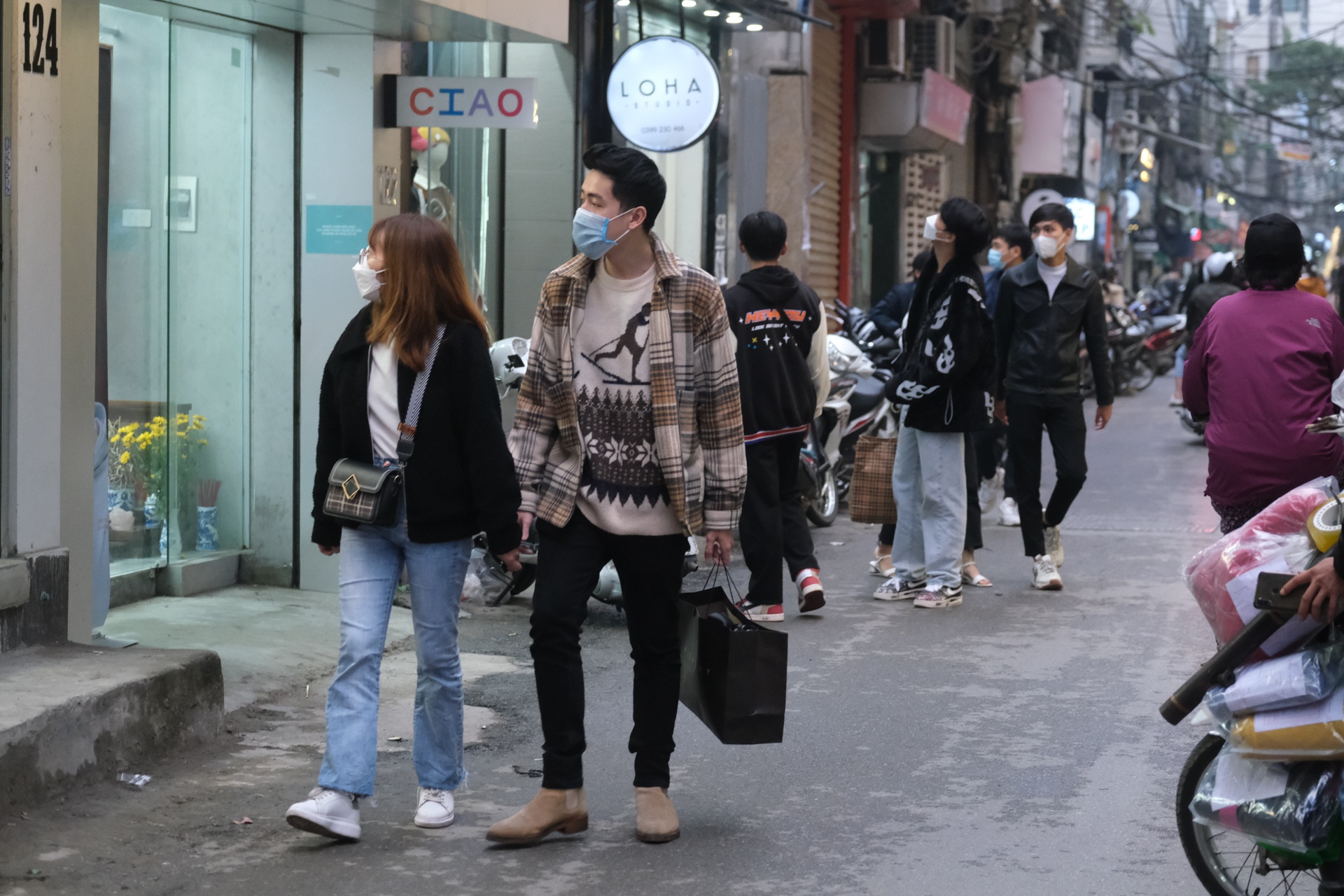 pho mua sam o Ha Noi hoi sinh dip cuoi nam anh 7