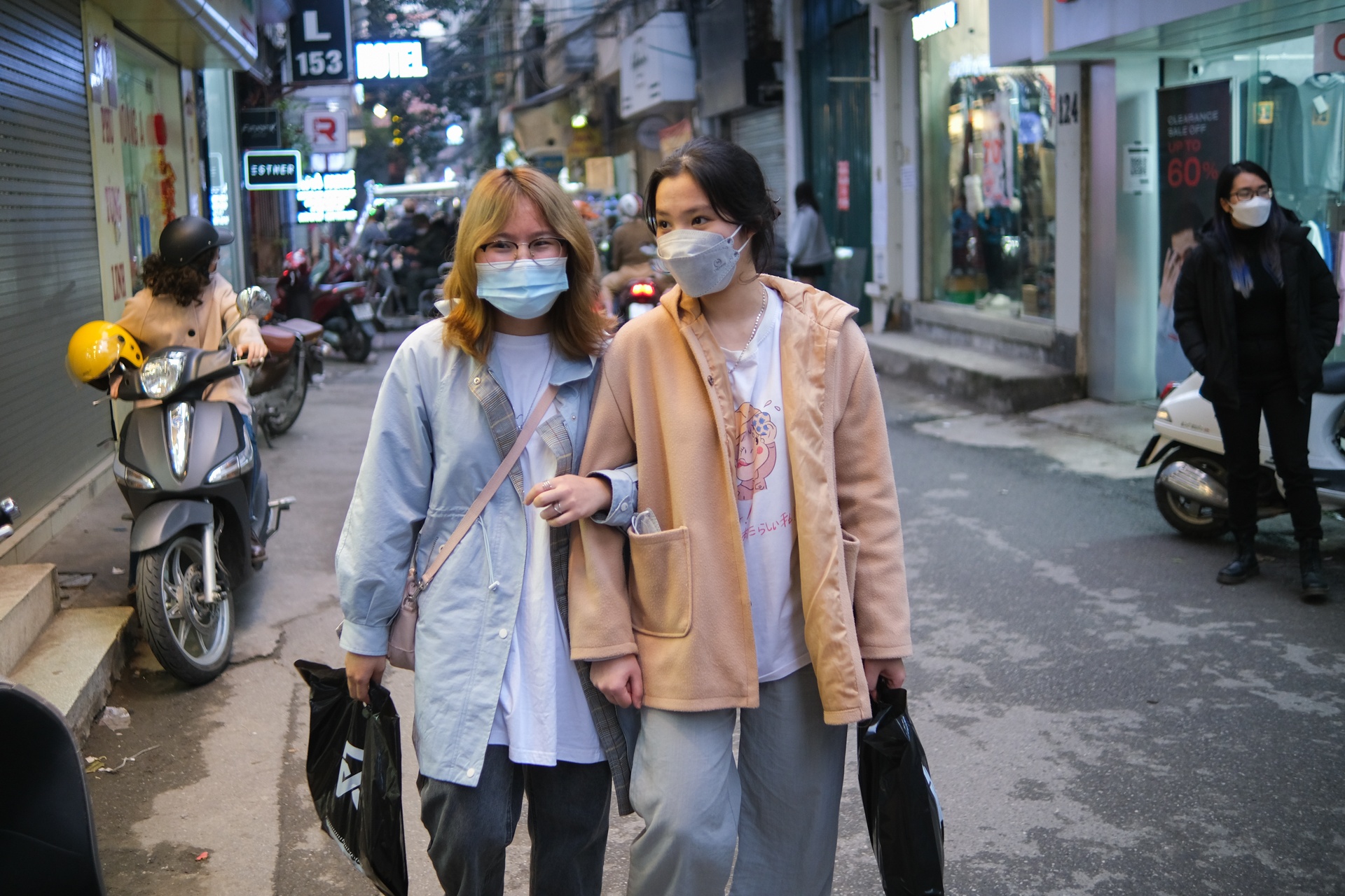 pho mua sam o Ha Noi hoi sinh dip cuoi nam anh 9