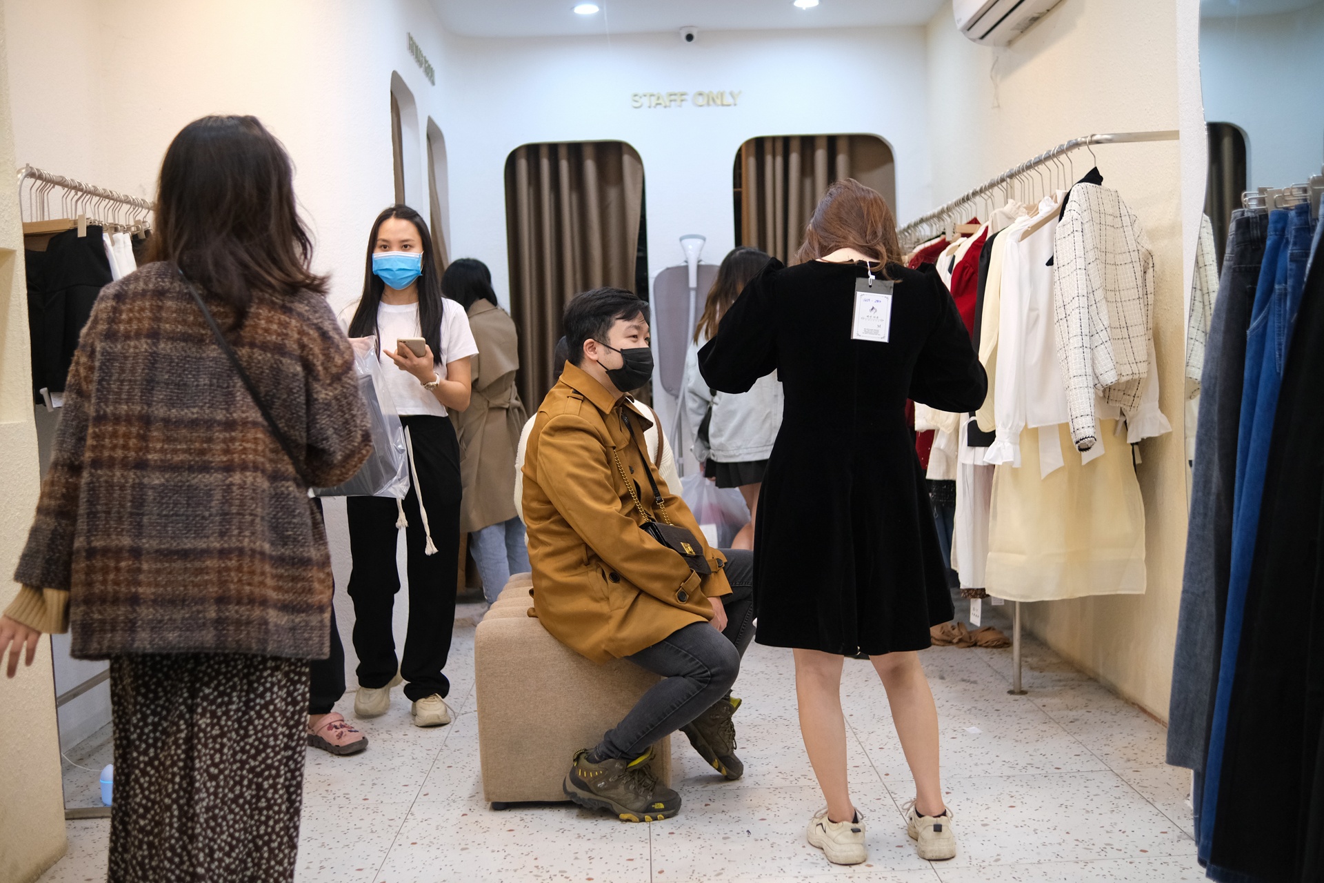 pho mua sam o Ha Noi hoi sinh dip cuoi nam anh 11