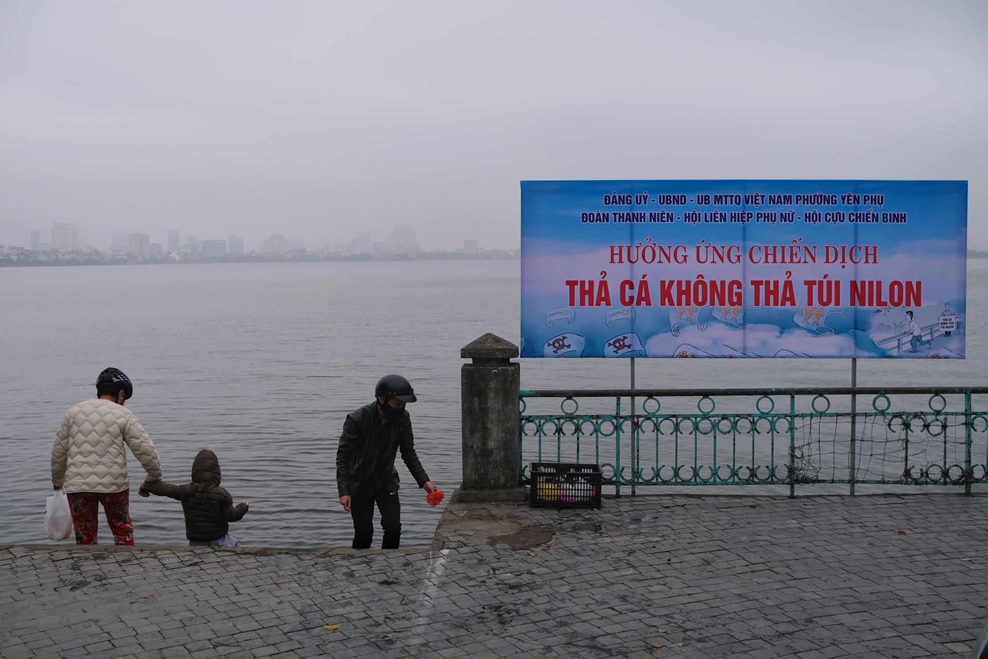 tha ca tien ong Tao truoc gio di lam anh 8