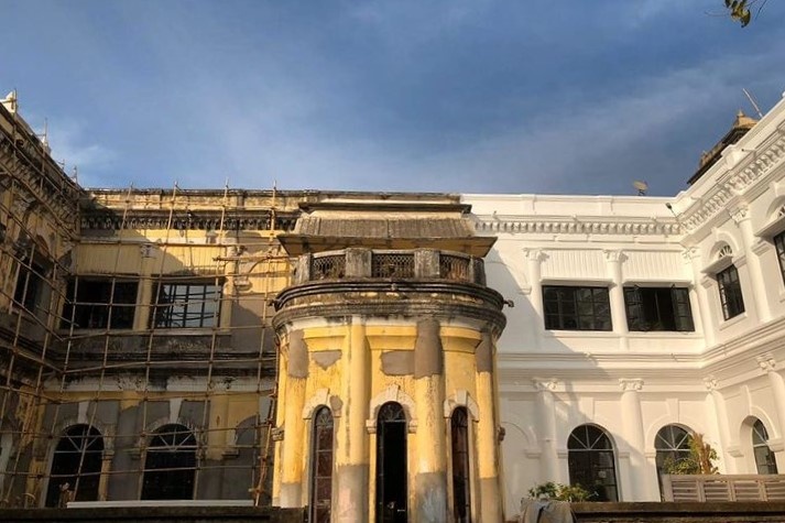 công chúa Ấn Độ lớn lên trong cung điện đổ nát ảnh 2 cong chua An Do lon len trong cung dien do nat anh 2