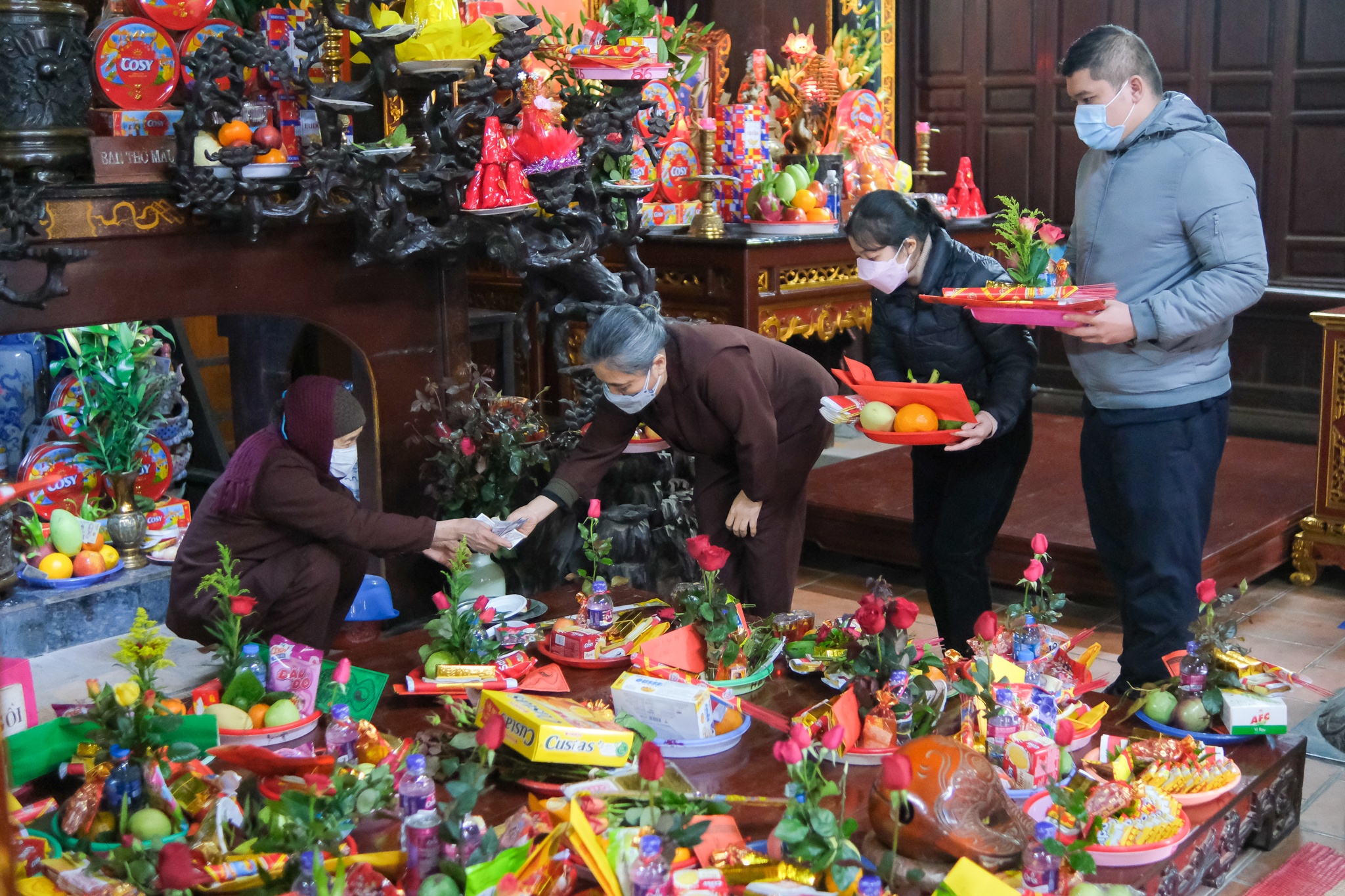 chang trai Han Quoc den chua Ha cau duyen anh 11