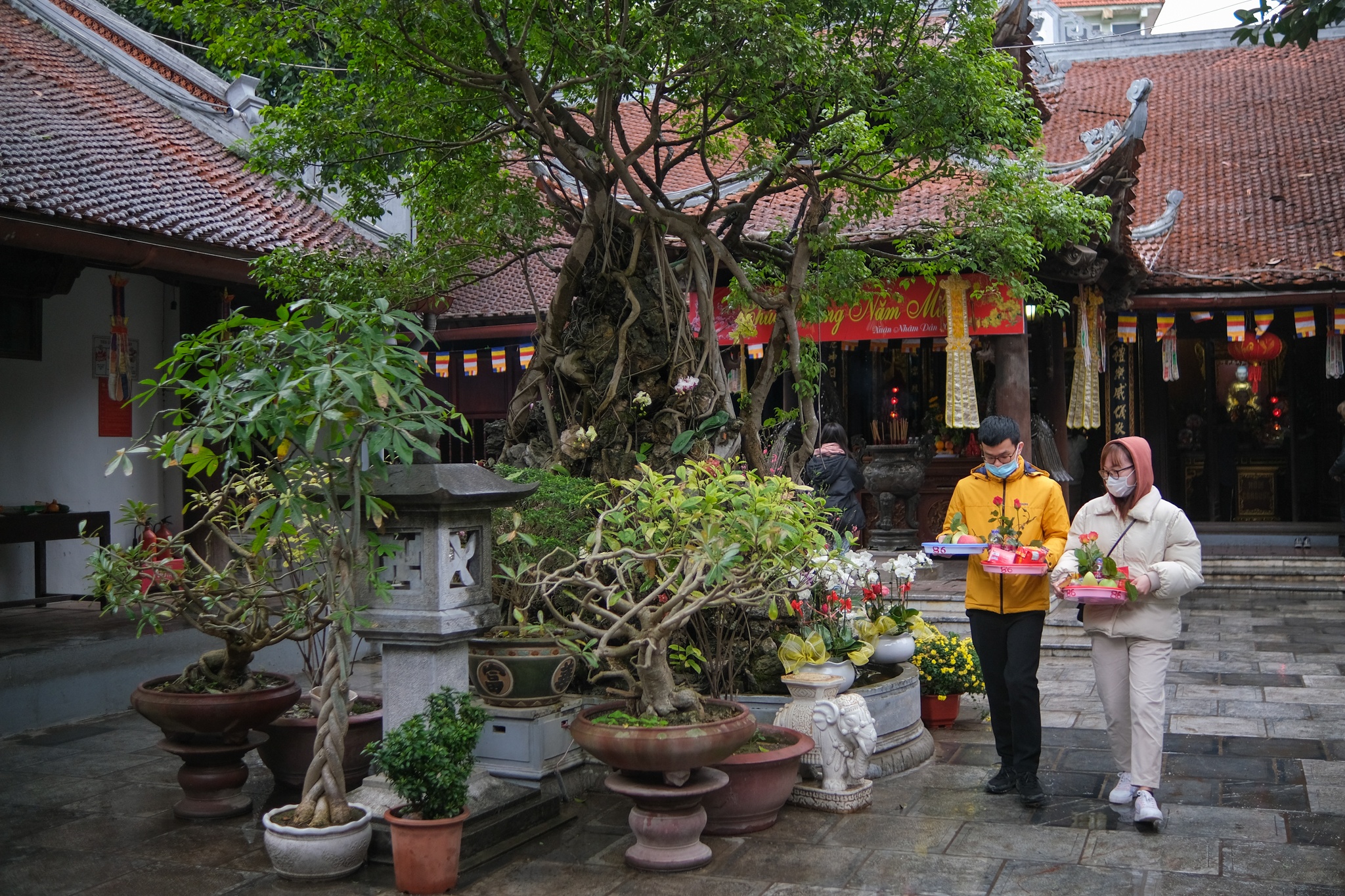 chang trai Han Quoc den chua Ha cau duyen anh 7