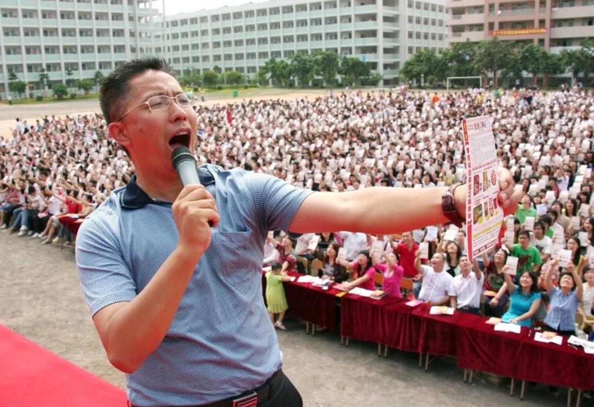 bieu tuong chong bao luc gia dinh Trung Quoc bi chong cu kien anh 2