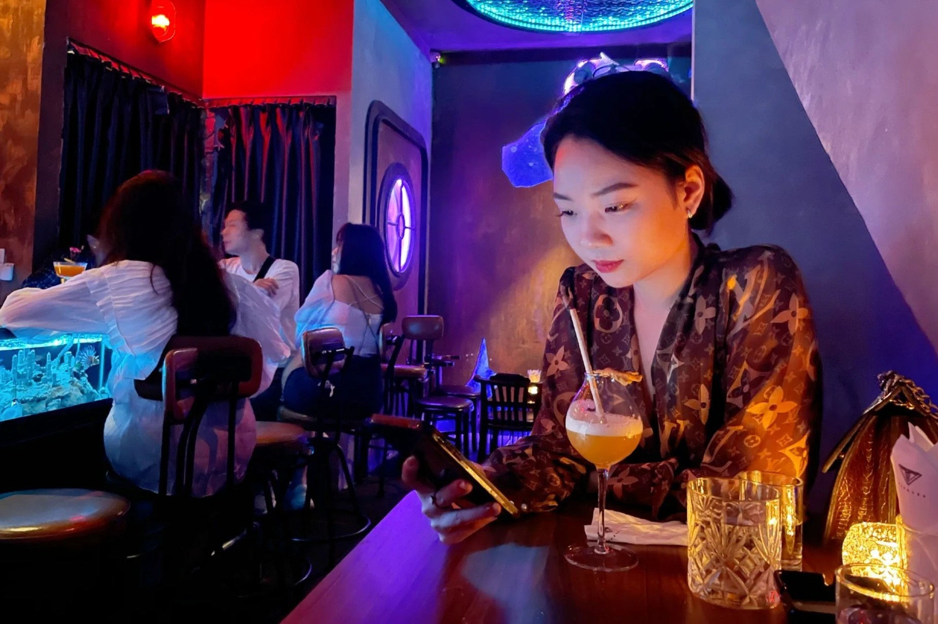 Thoi quen an choi ve dem tro lai hinh anh