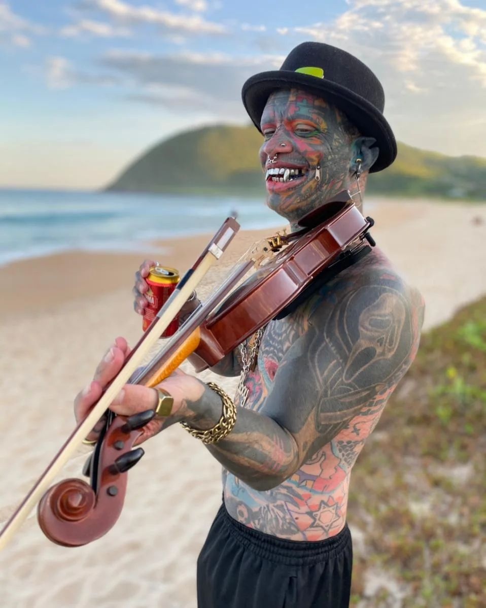 nguoi dan ong 38 tuoi so huu hon 1.500 hinh xam anh 3