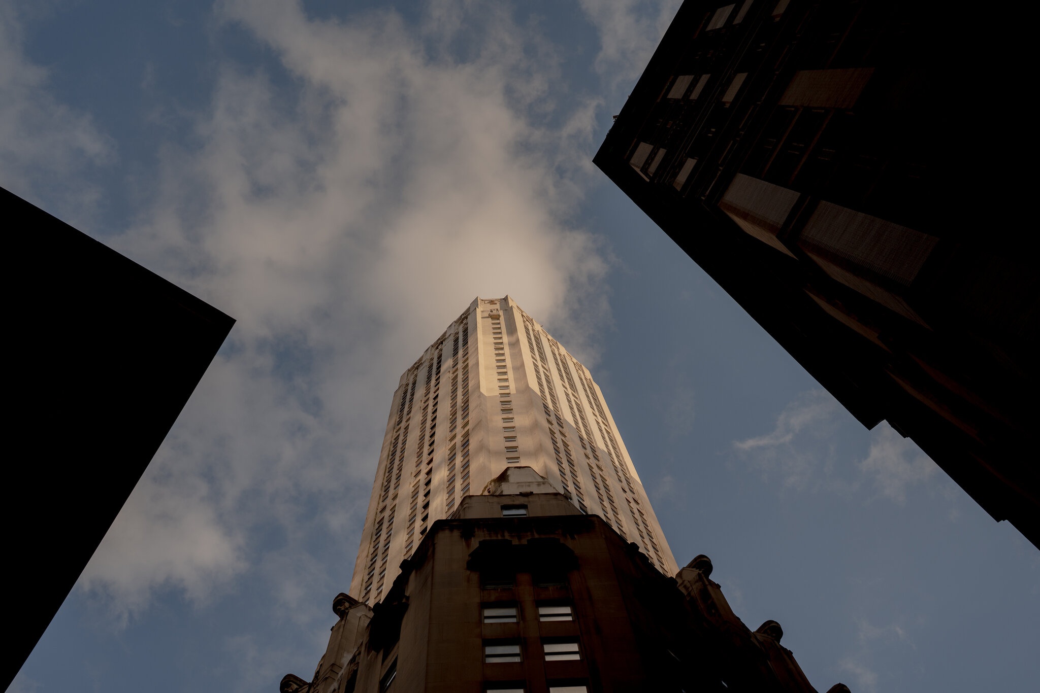 chung cu My hoa dia nguc cao tang anh 1