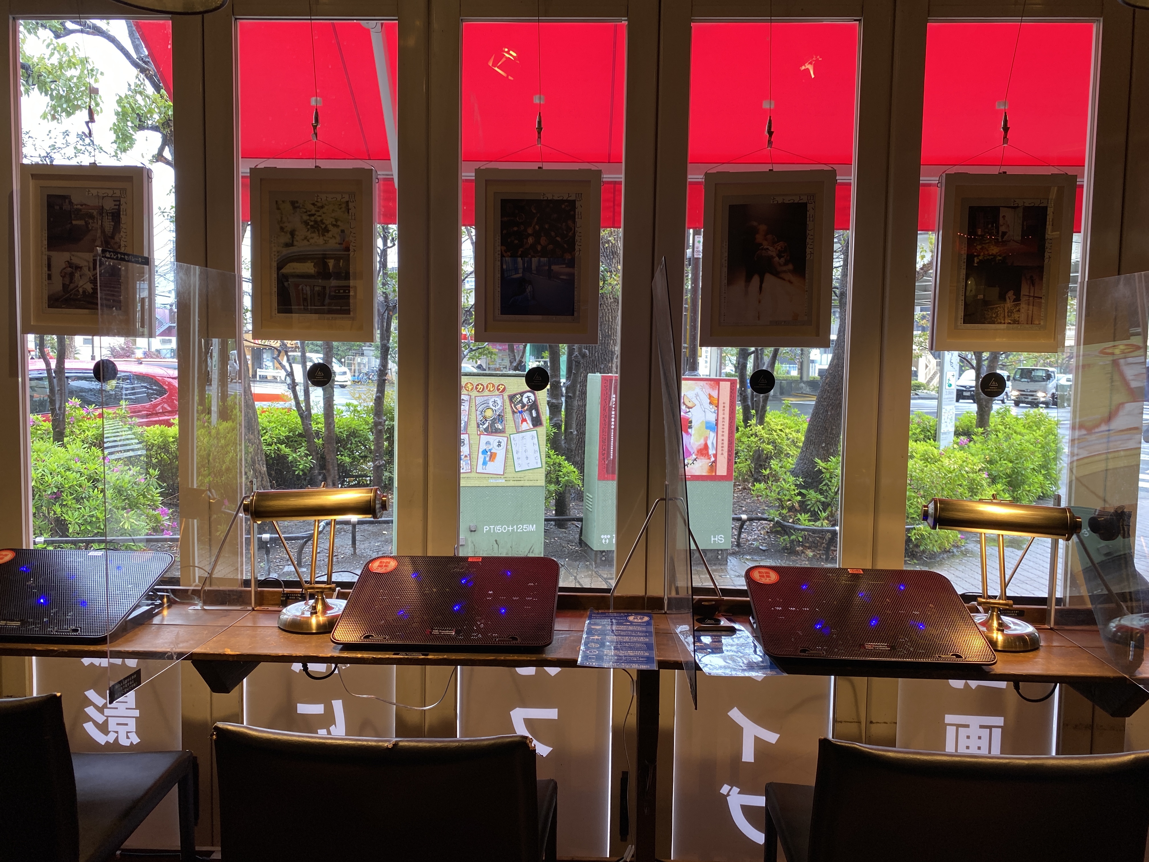 Quan ca phe Nhat Ban chi nhan khach can chay deadline anh 1