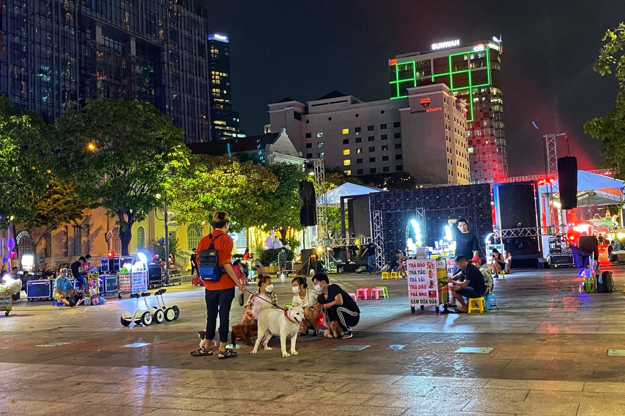 cai nhau vi hang xom de cho chay rong anh 4