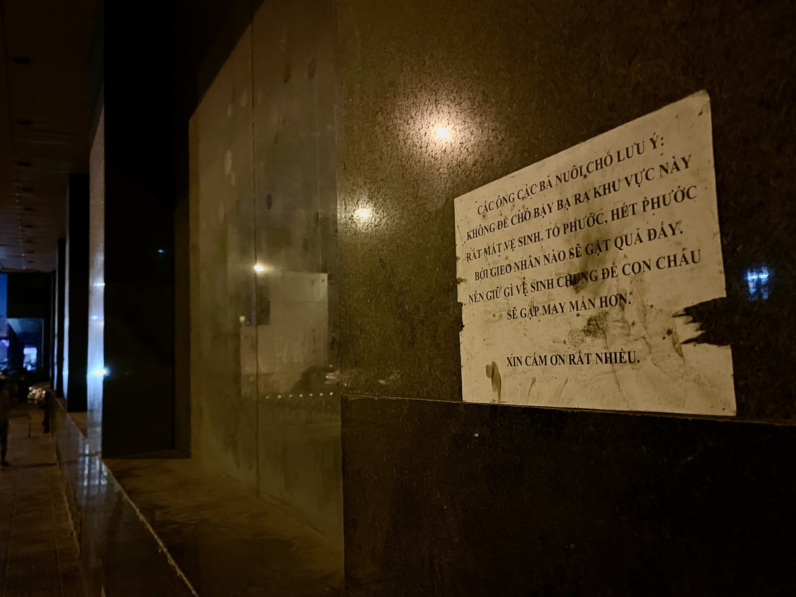 cai nhau vi hang xom de cho chay rong anh 3