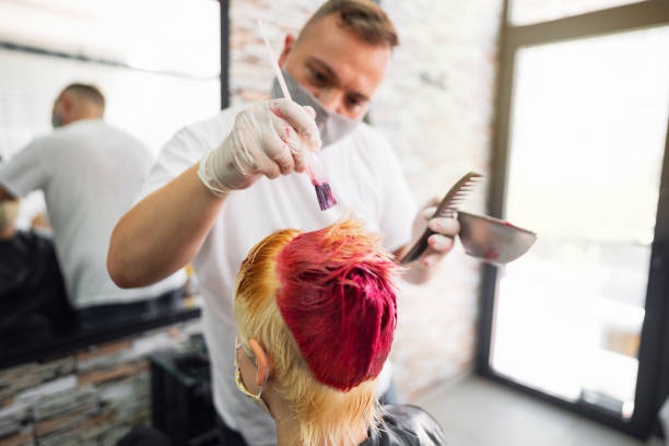 Dan ong nhuom toc khong con bi ky thi anh 1