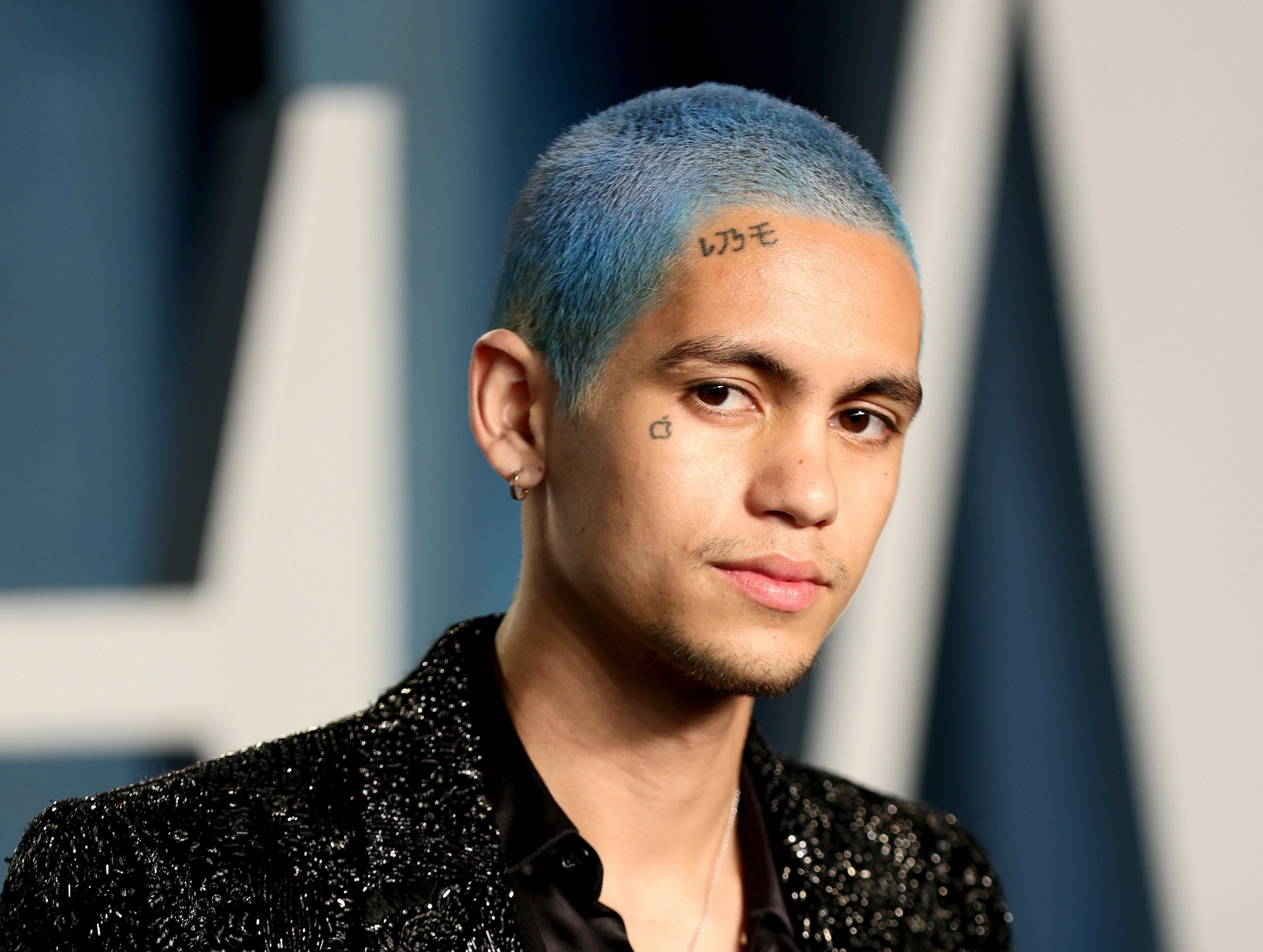 Dan ong nhuom toc khong con bi ky thi anh 3