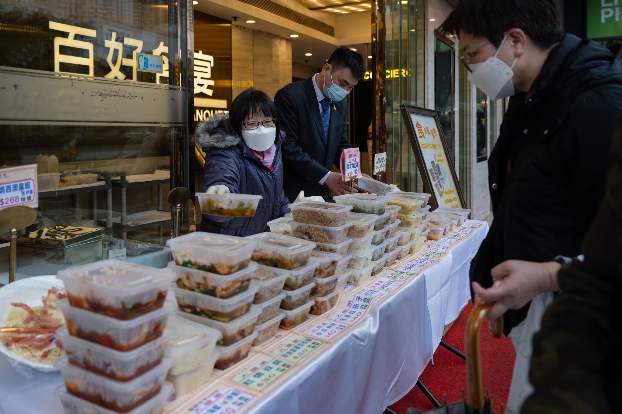 com bui len ngoi o Hong Kong anh 2