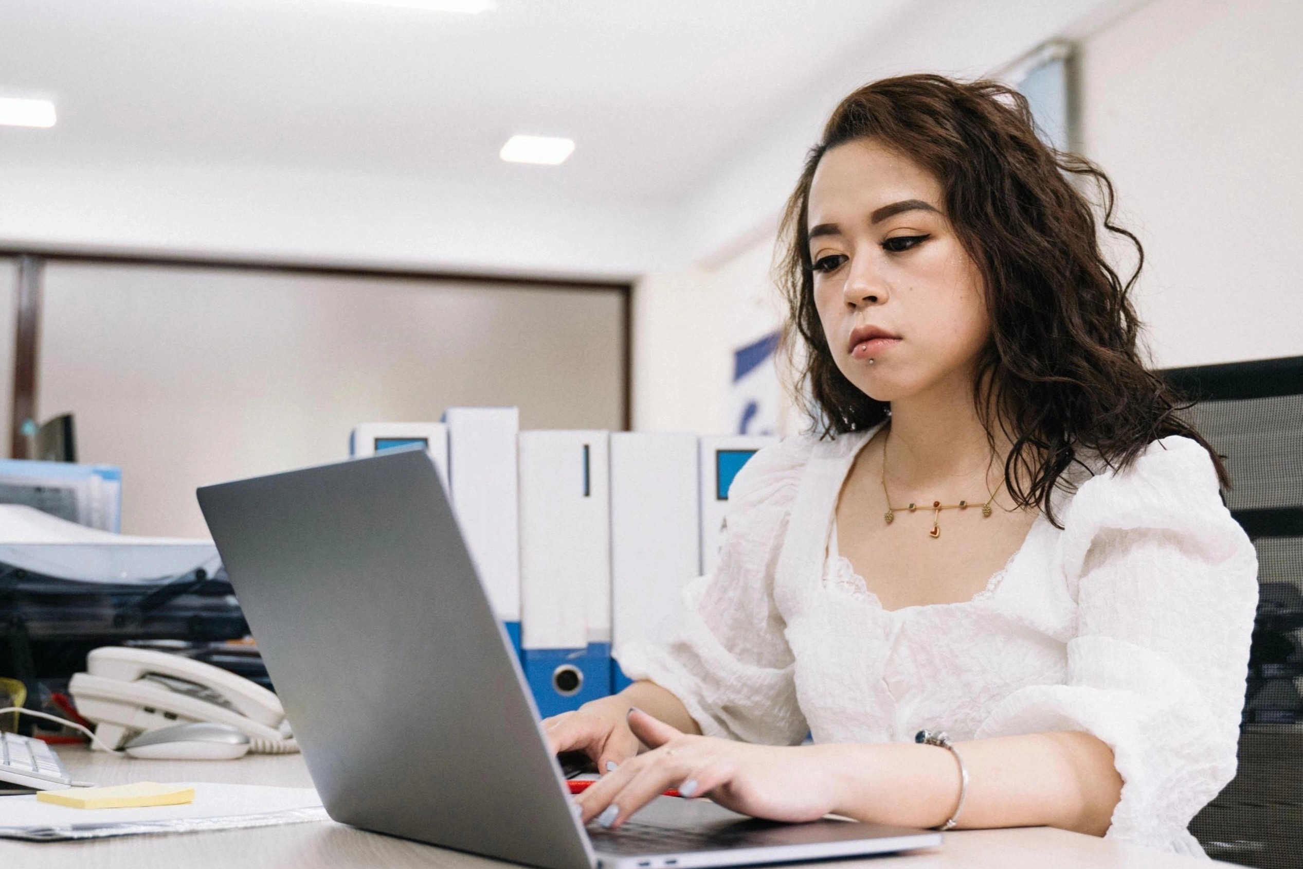 Gen Z cung chat vat vi tien hinh anh