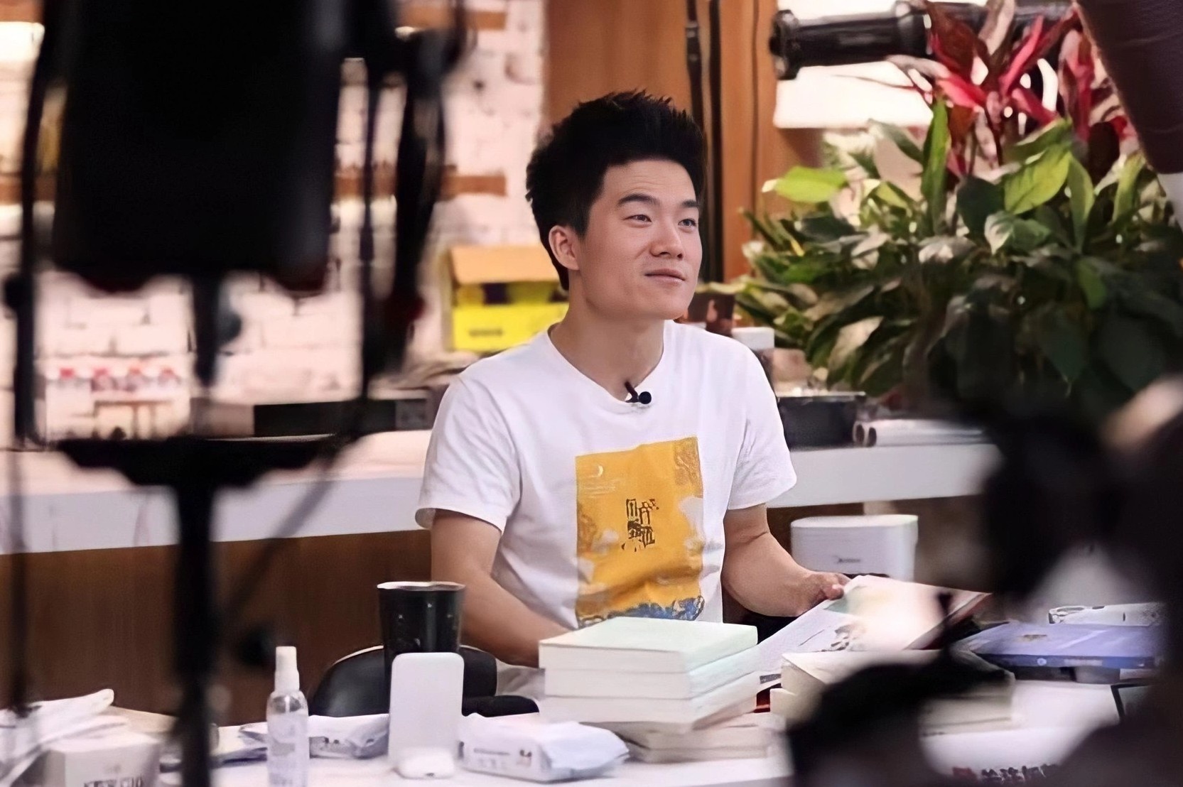 Ngoi sao livestream ban hang moi o Trung Quoc hinh anh