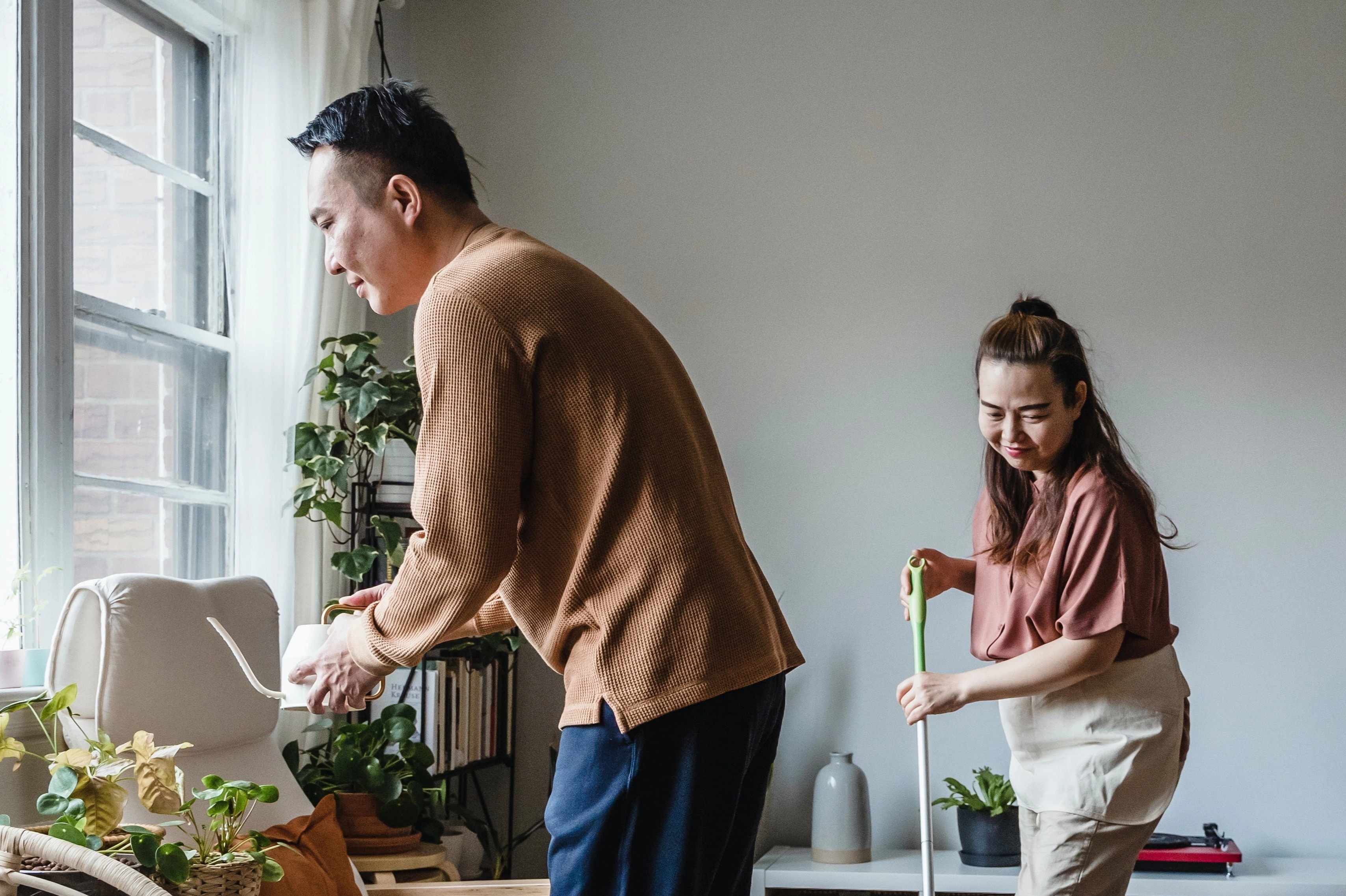 Phan chia viec nha khi song chung voi nguoi yeu hinh anh
