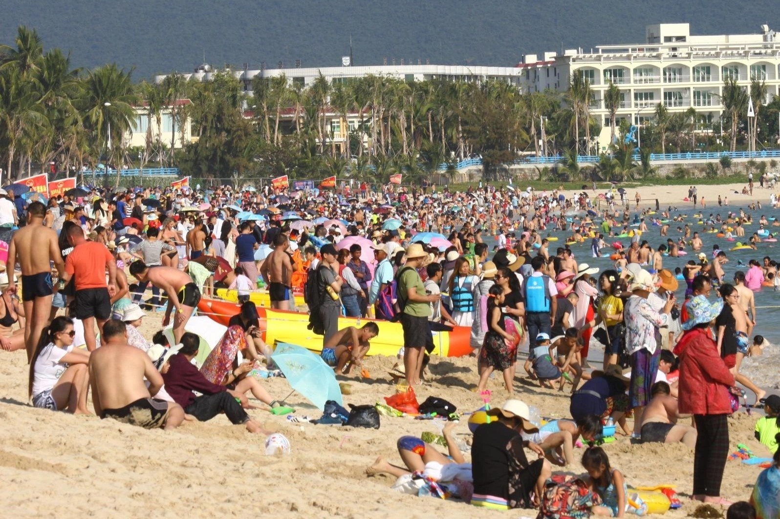 Hon 2.000 nguoi dot ngot bi mac ket o Trung Quoc hinh anh