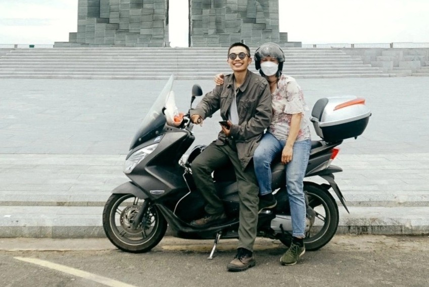 Me ru con trai di phuot bang xe may tu Da Lat ra Hue hinh anh