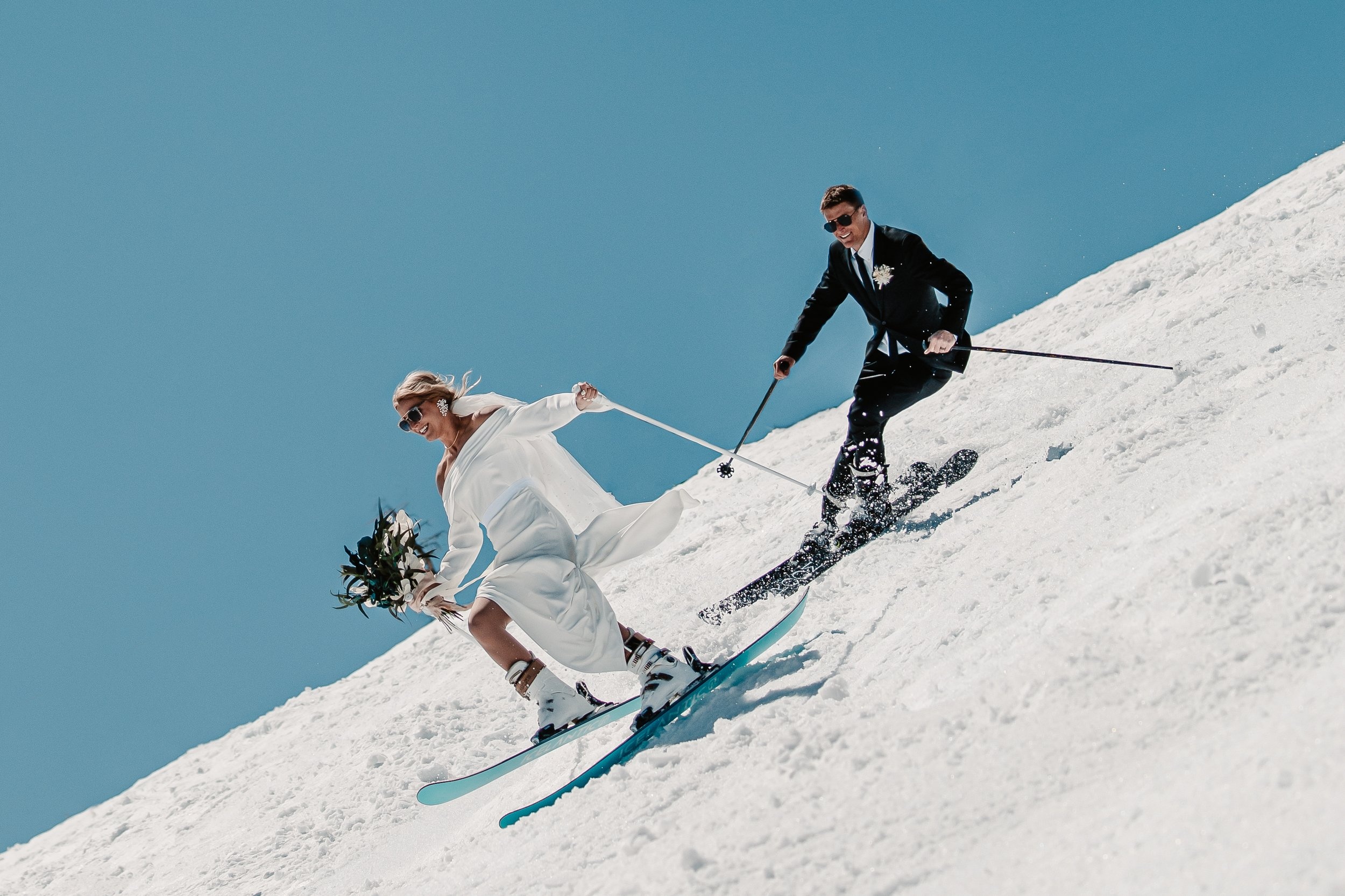 dam cuoi tren dinh nui anh 1