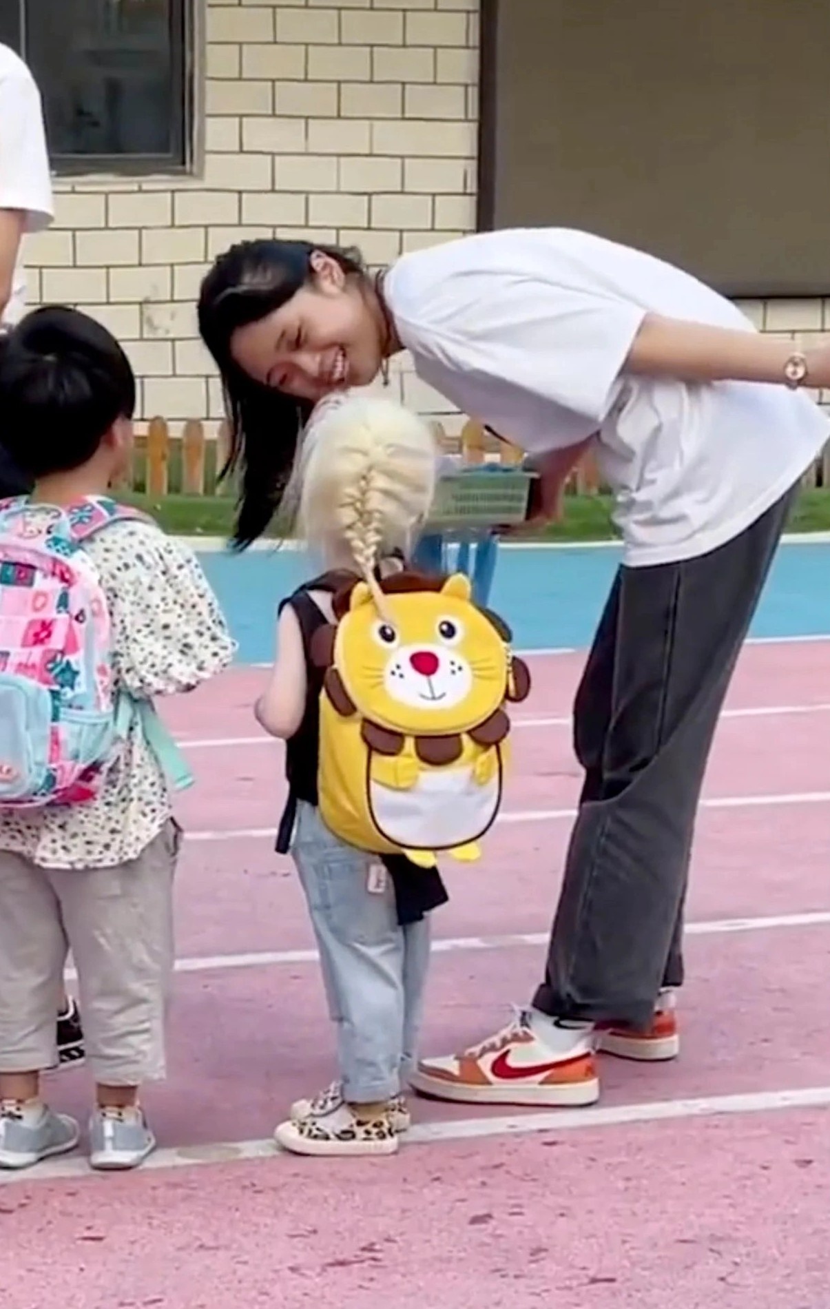 nguoi mau bach tang anh 1