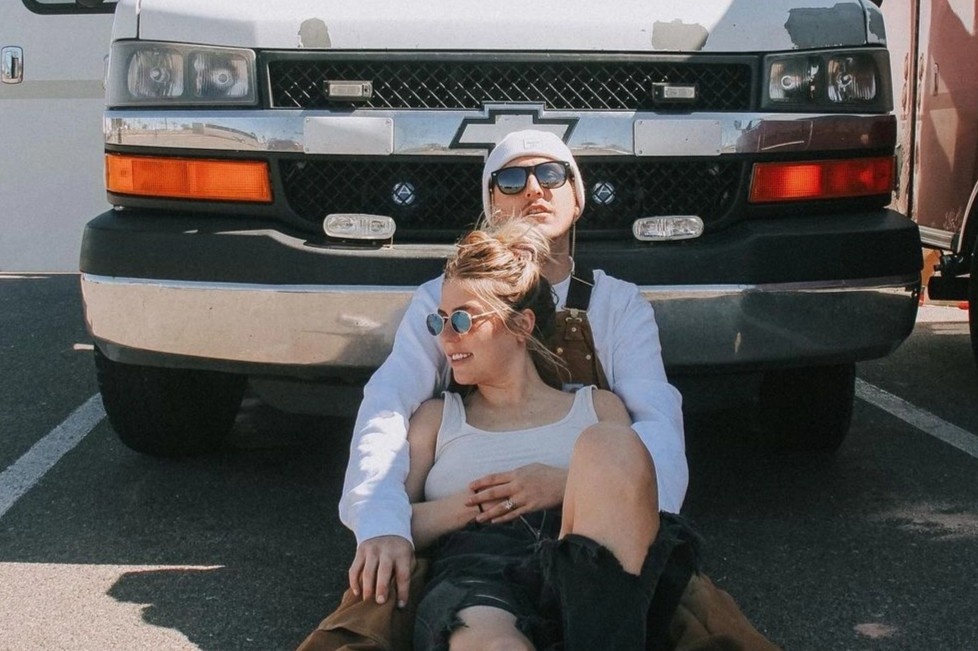 Cap vo chong bien xe cuu thuong thanh nha o hinh anh