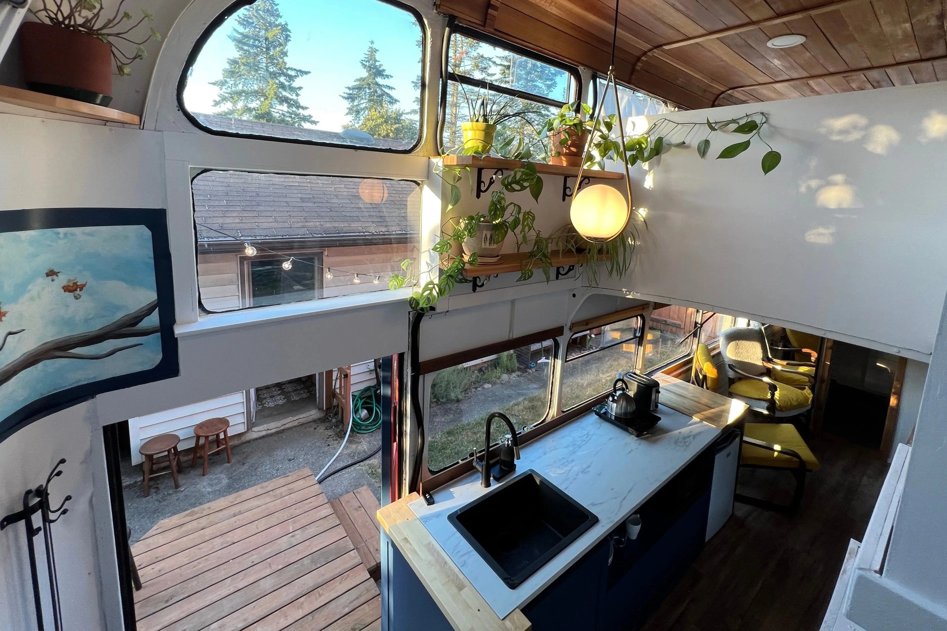 Dieu bat ngo tu chiec xe buyt cu nat hinh anh