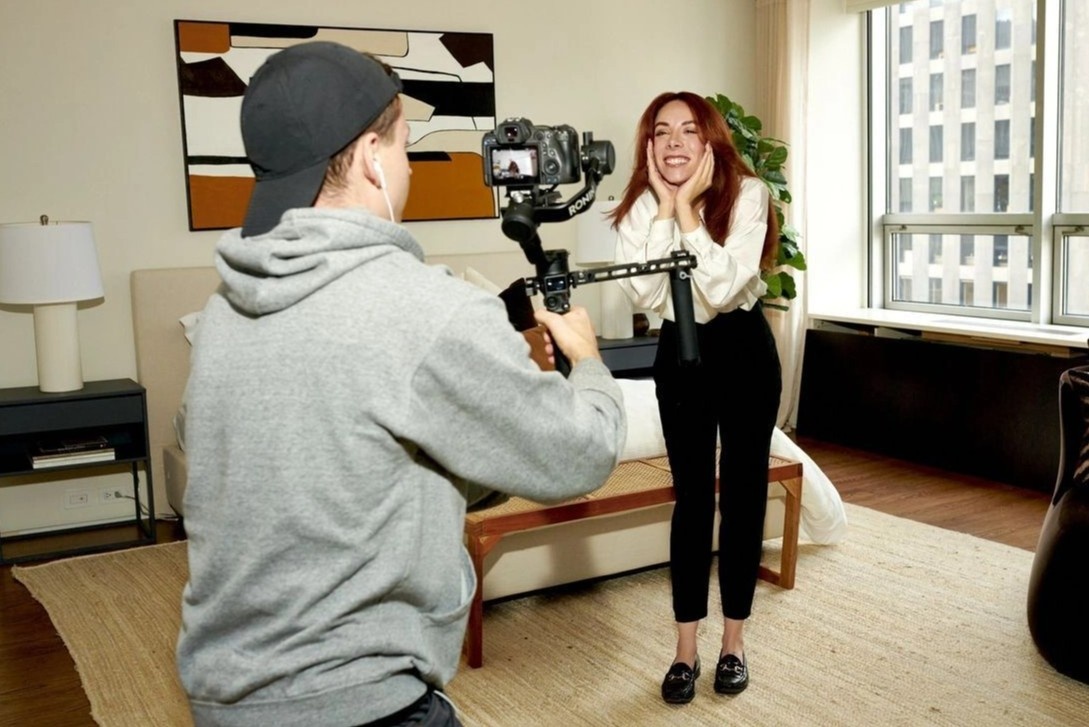 Thoi dai mua dat, ban nha tren mang xa hoi hinh anh