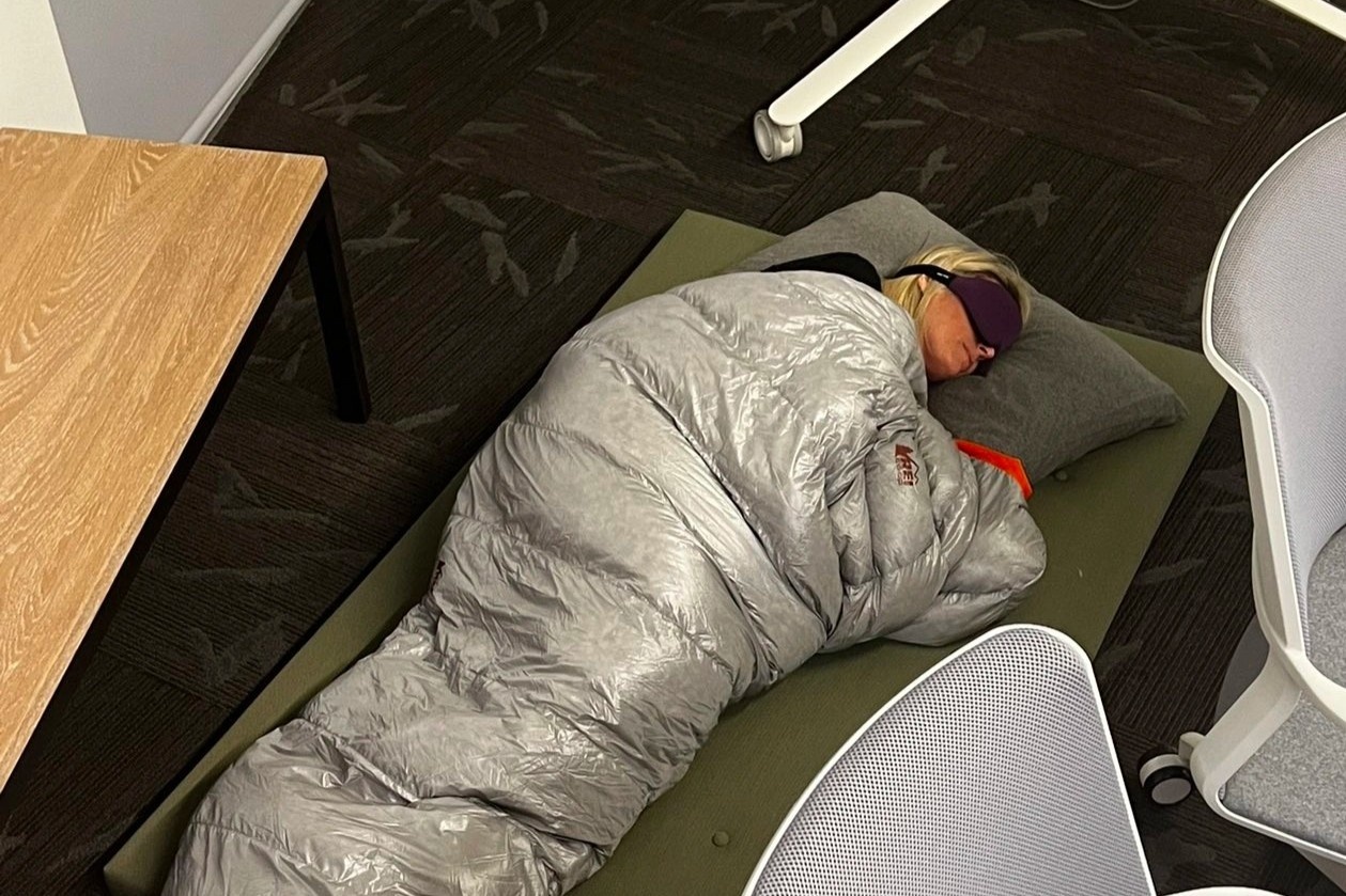 Elon Musk khuyen khich nhan vien ngu o san nha van phong hinh anh