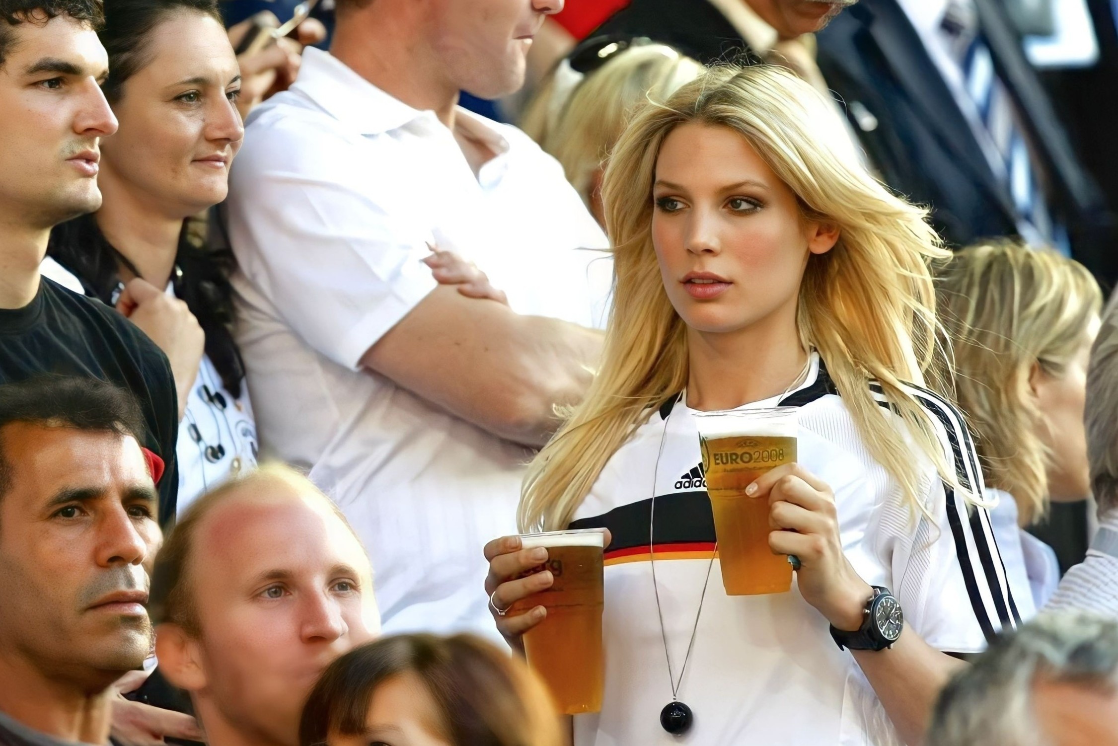 Nhung giai dau tung cam ruou, bia nhu World Cup 2022 hinh anh