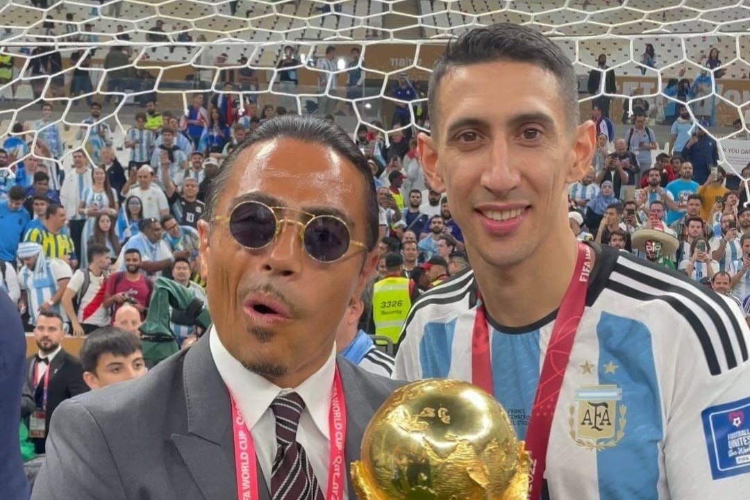 Hanh dong nang cup World Cup cua 'Thanh rac muoi' bi chi trich hinh anh