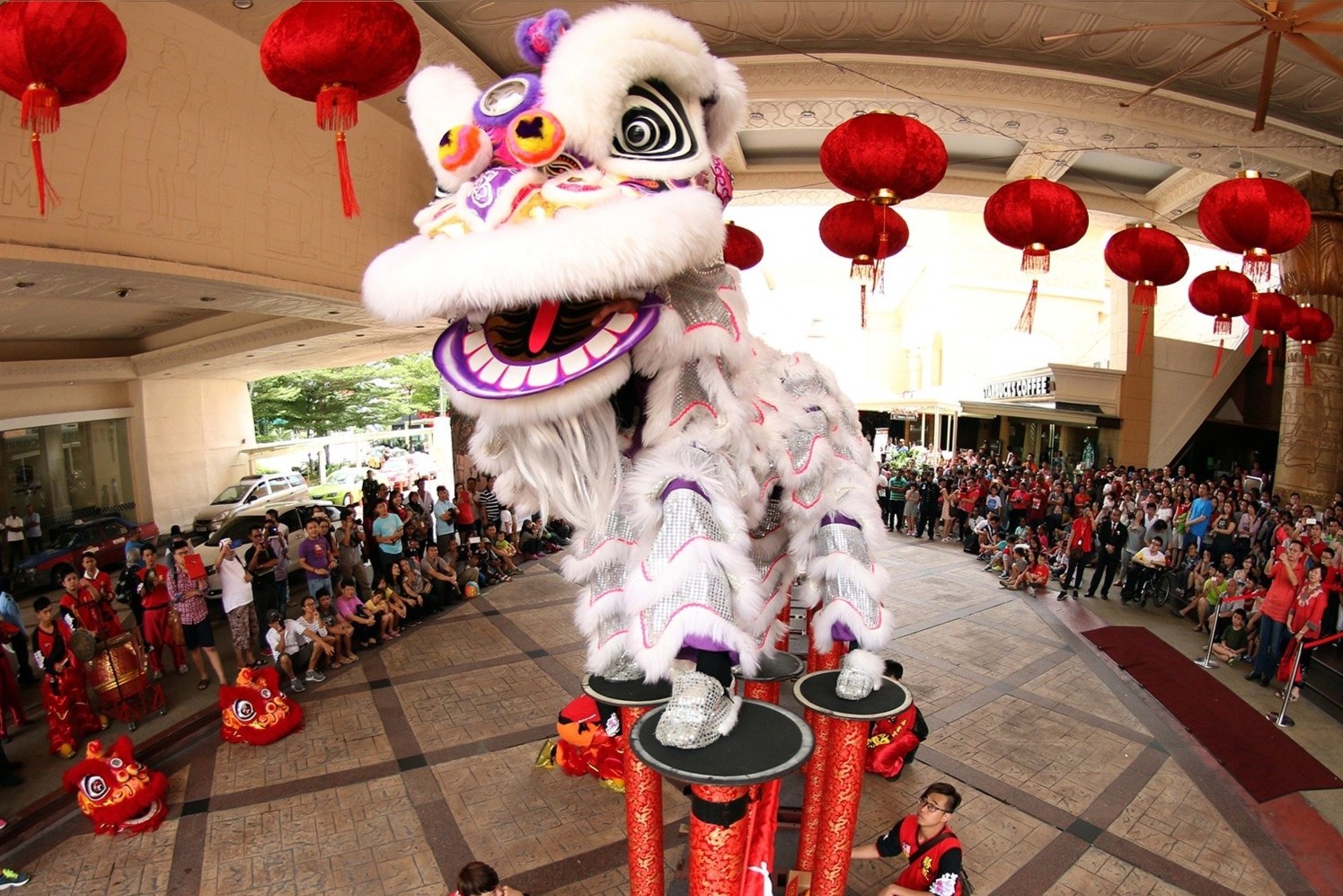 Lenh cam mua lan keo dai ba thap ky tai Indonesia hinh anh