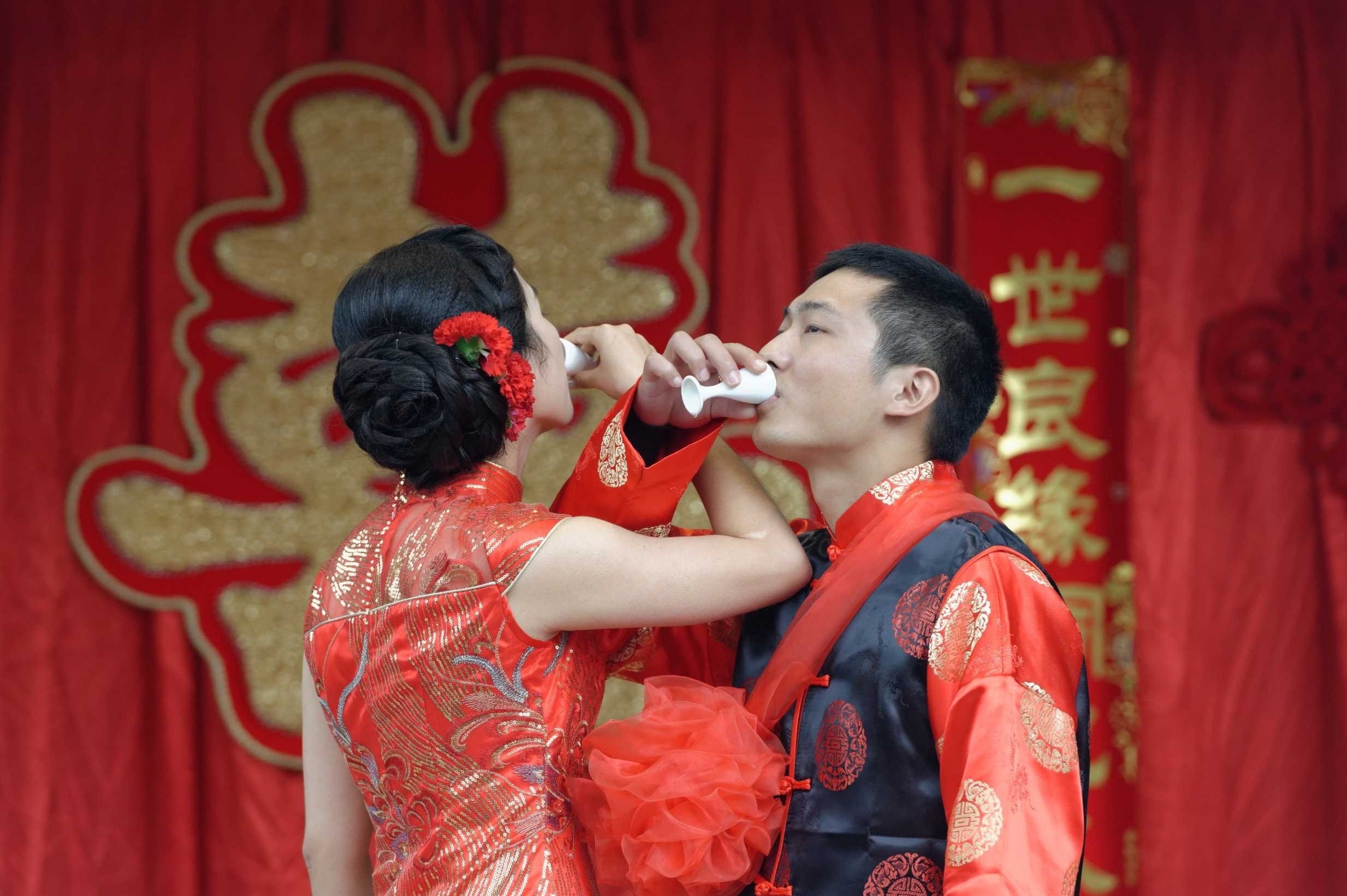 Nguoi dan ong tai hon truoc khi vo nhap vien cap cuu hinh anh