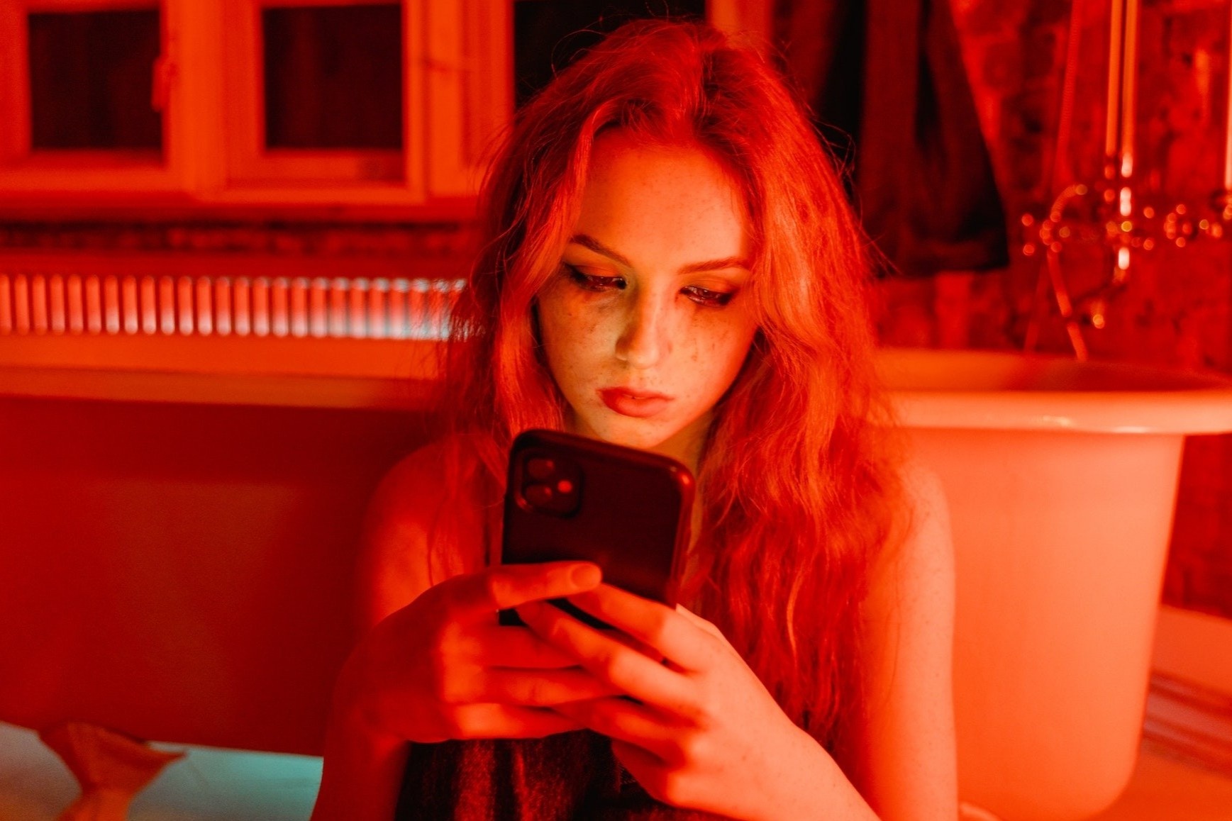 Co gai bi tan cong vi khoe chuyen tra thu nguoi yeu cu hinh anh