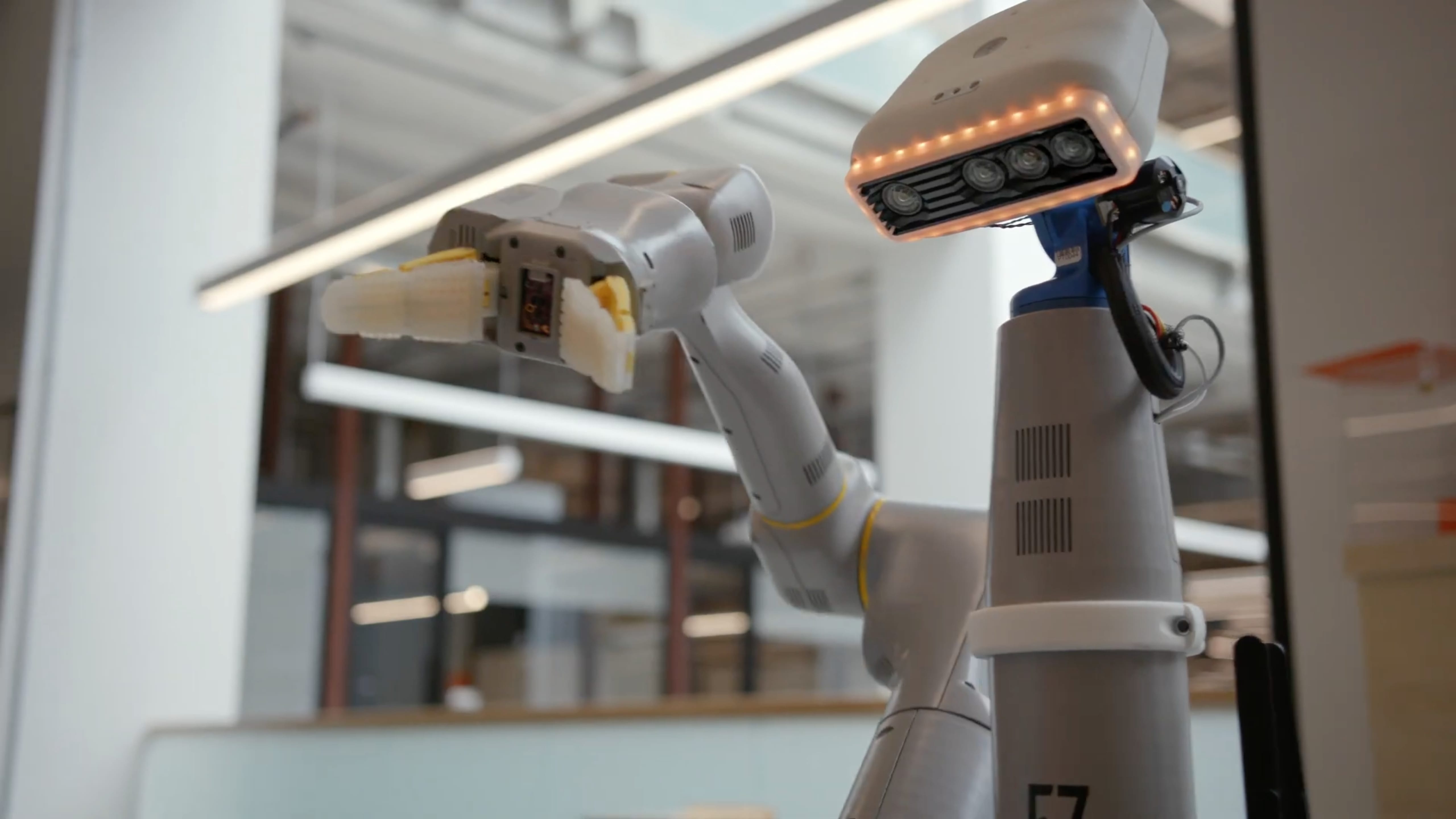 Robot cung bi Google duoi viec hinh anh