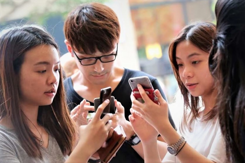 Thoi quen khien Gen Z suy kiet hinh anh