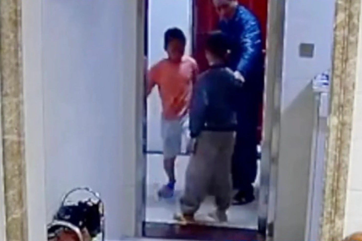 hành hung ảnh 1 hanh hung anh 1