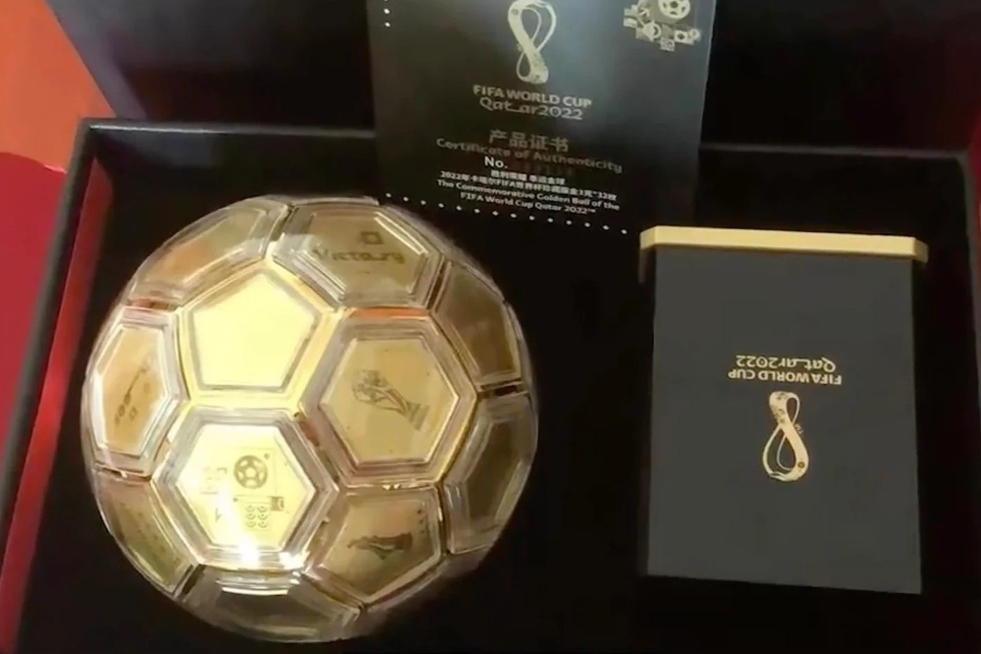 Chi duoc den 13 USD sau khi mat qua bong vang co chu ky Messi hinh anh