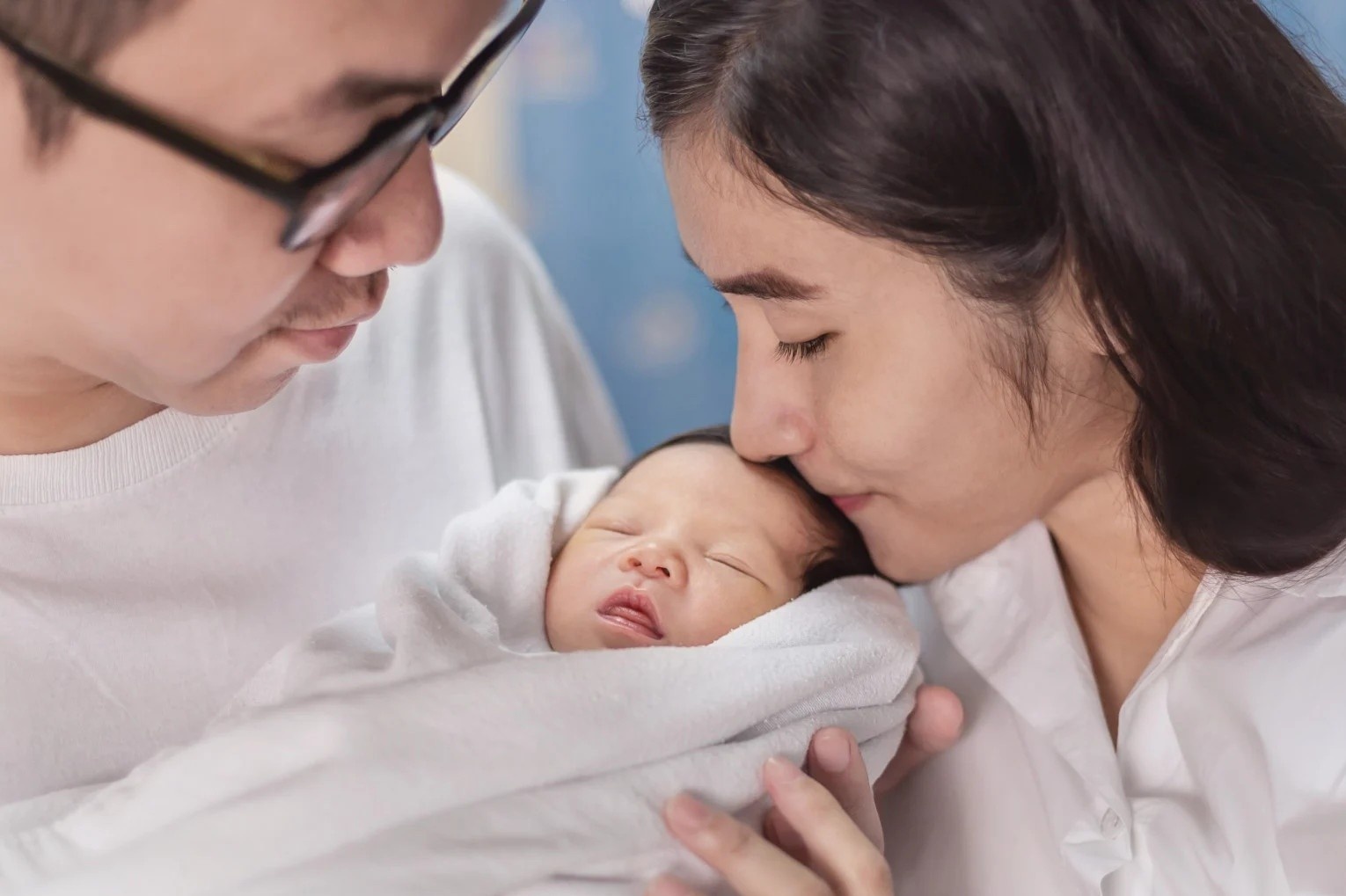 Nguoi chong Trung Quoc do de cho vo nho mot cuoc dien thoai hinh anh