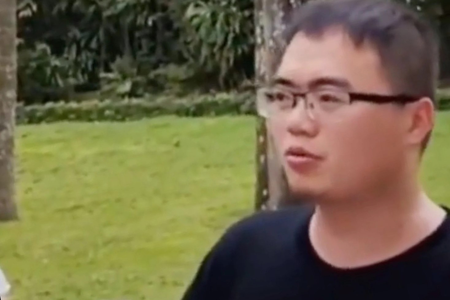 Nguoi dan ong chi tuyen vo luong 1.700 USD, co oto va nha rieng hinh anh