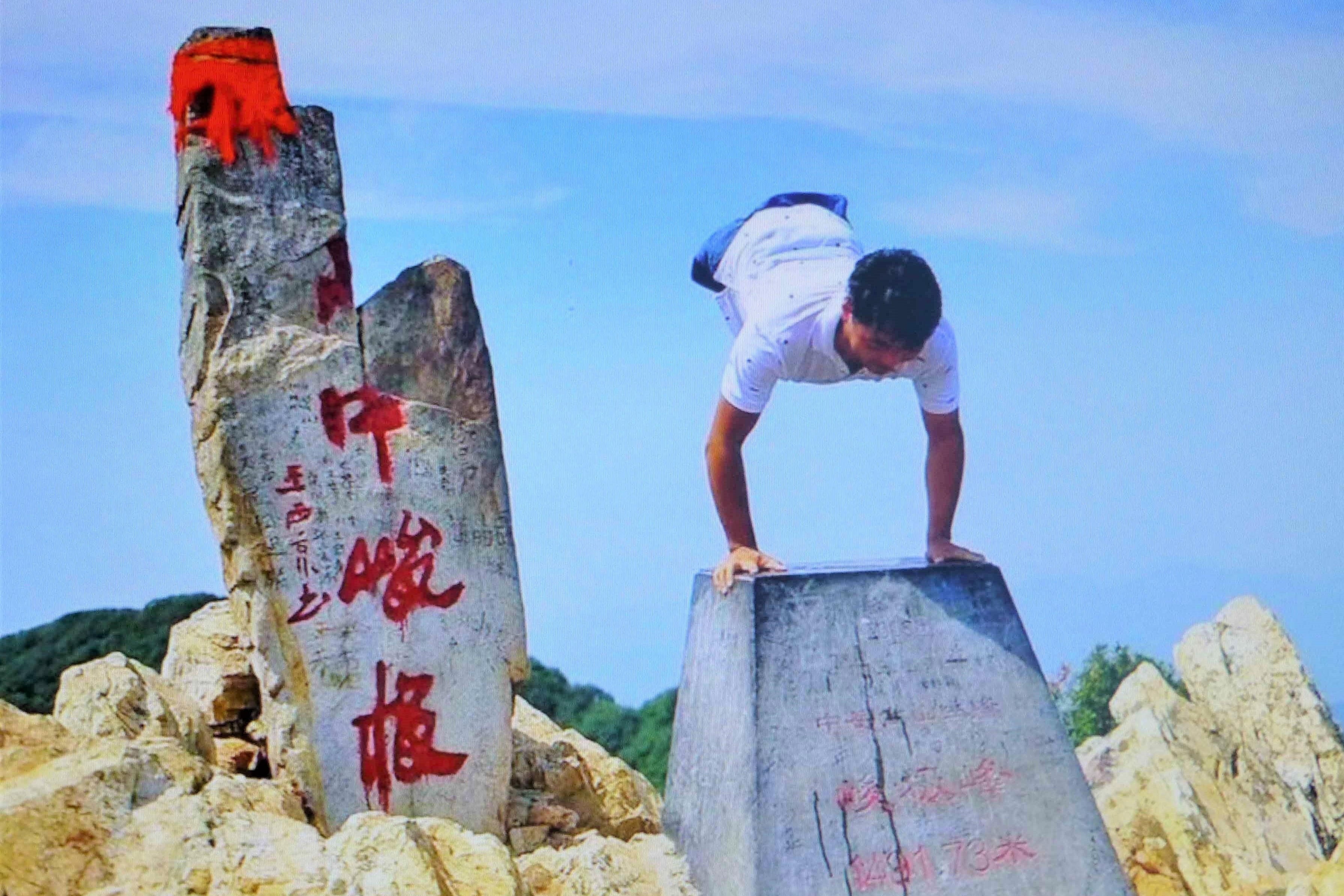 'Chien binh cut chan' 13 lan leo len dinh nui cao 1.545 m hinh anh