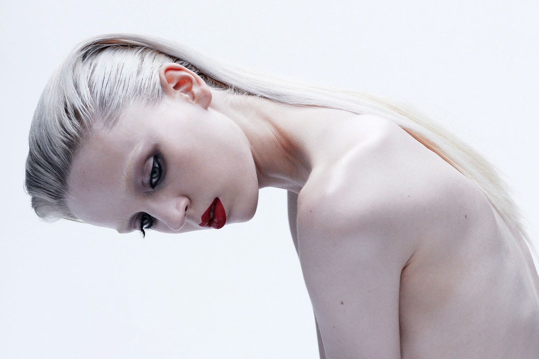 Nguoi mau My bi bat an cuc bong gon de 'giu dang' hinh anh