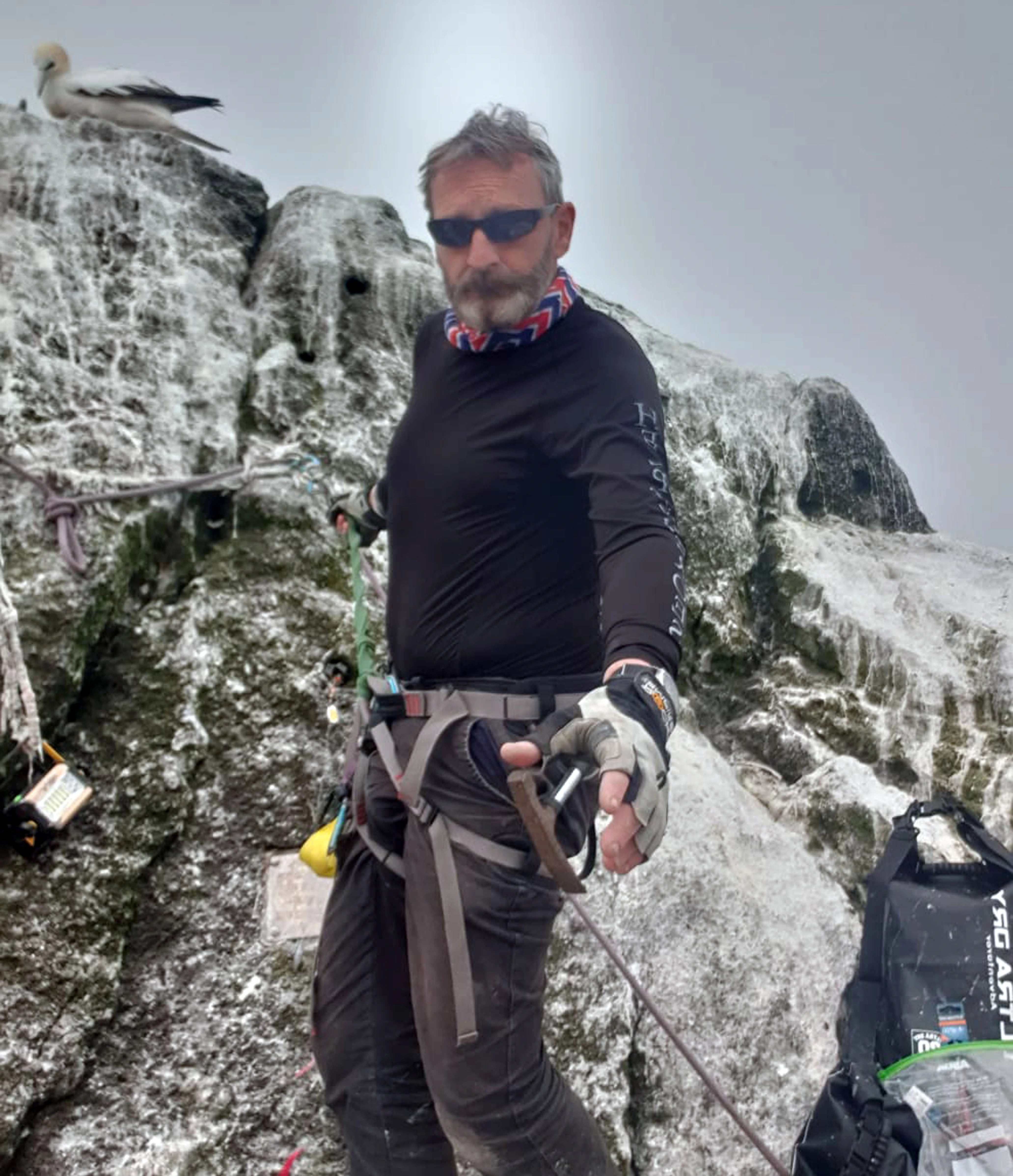 song tren dao hoang anh 2