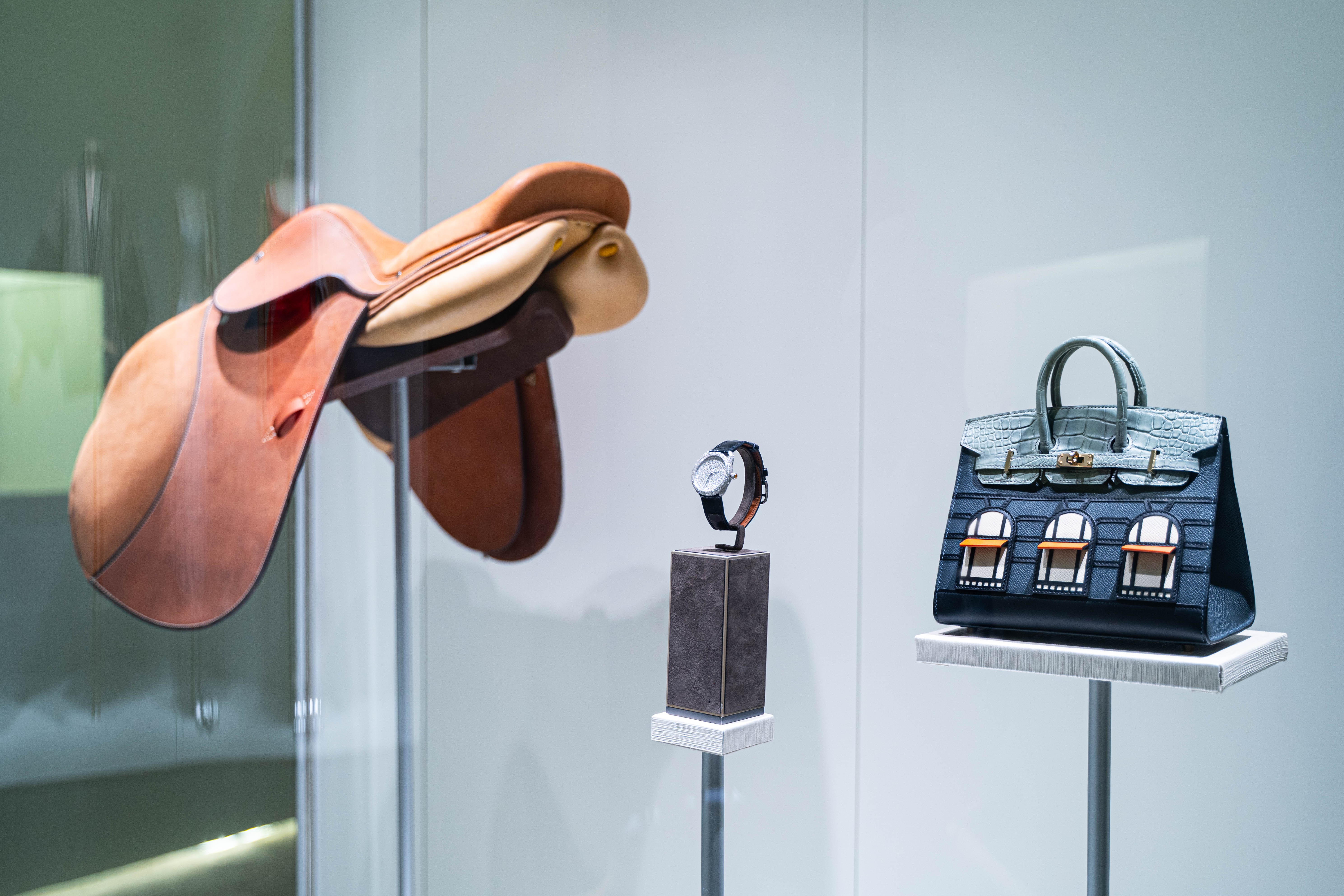 Giao điểm Tinh hoa,  Triển lãm thời trang,  đồ xa xỉ,  Hoàng thành Thăng Long,  Hermès,  Loewe,  thương hiệu xa xỉ,  nghệ thuật thủ công,  lifestyle Việt Nam, Tam Sơn 20 năm ảnh 10 Giao diem Tinh hoa,  Trien lam thoi trang,  do xa xi,  Hoang thanh Thang Long,  Hermes,  Loewe,  thuong hieu xa xi,  nghe thuat thu cong,  lifestyle Viet Nam, Tam Son 20 nam anh 10