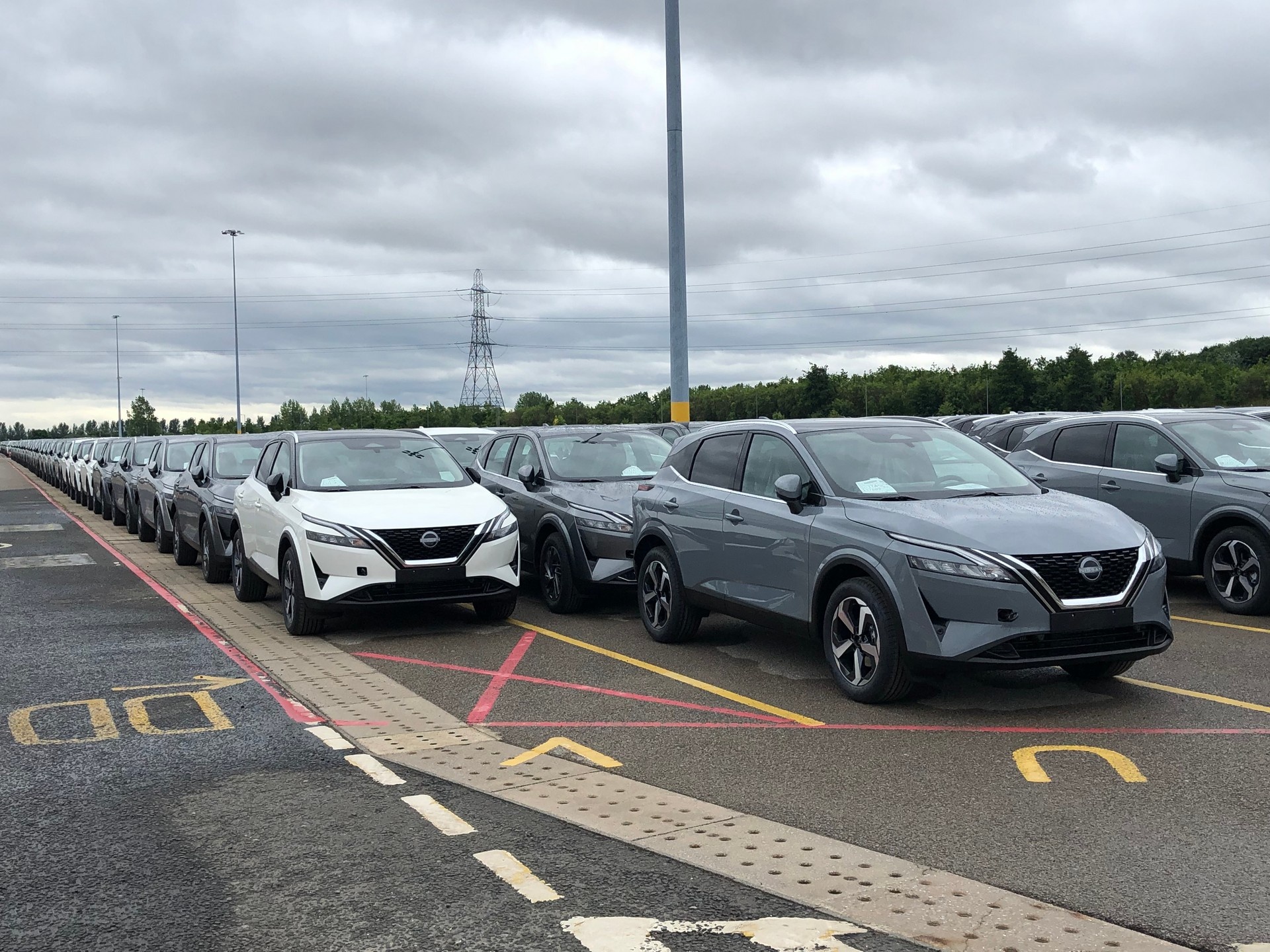 Mau xe dien Nissan Ariya 2022 dau tien lo dien tai My anh 1