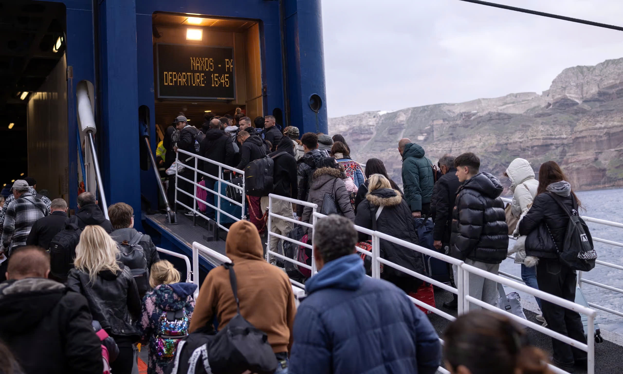 Santorini ban bo tinh trang khan cap hinh anh