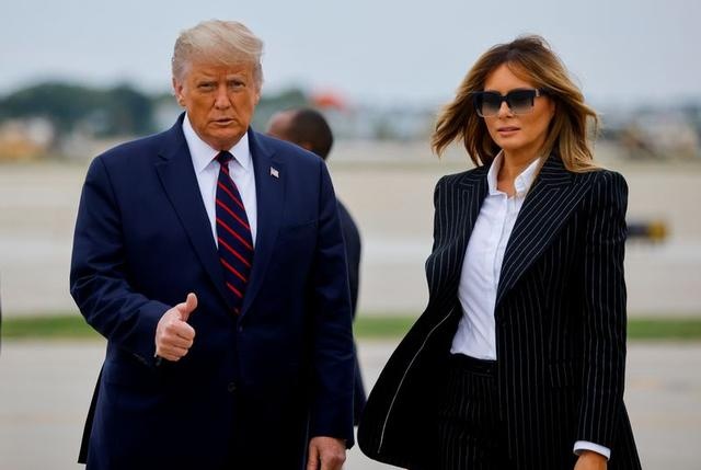 Cuoc song trai nguoc cua ong Trump va ba Melania sau khi roi Nha Trang hinh anh