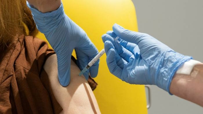 Tai sao mot so noi co ty le tiem chung 100% hoac hon? hinh anh